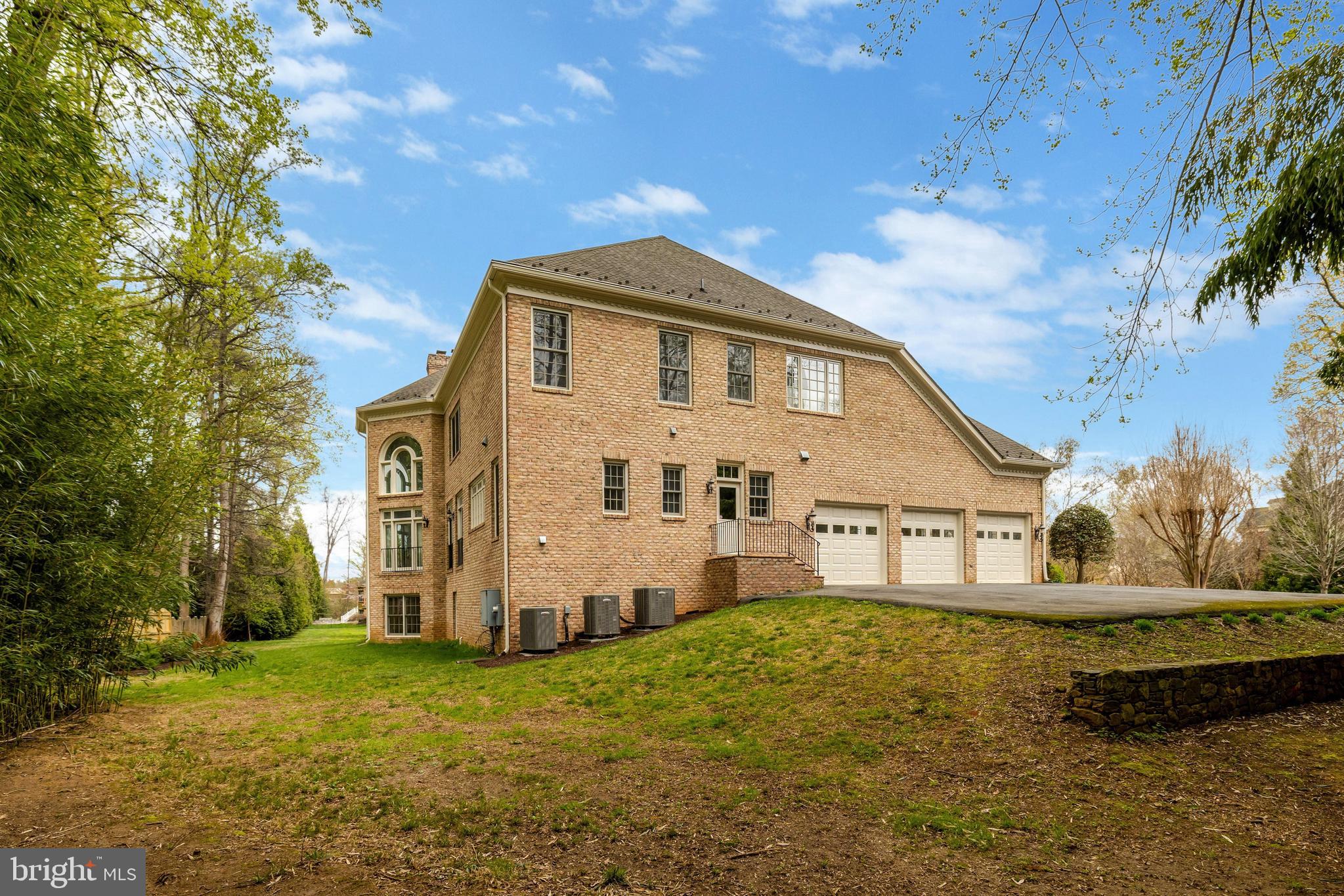 FOXHALL OF MCLEAN - Residential