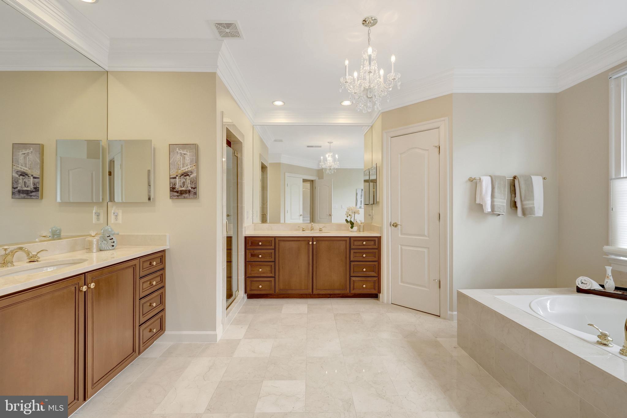 FOXHALL OF MCLEAN - Residential
