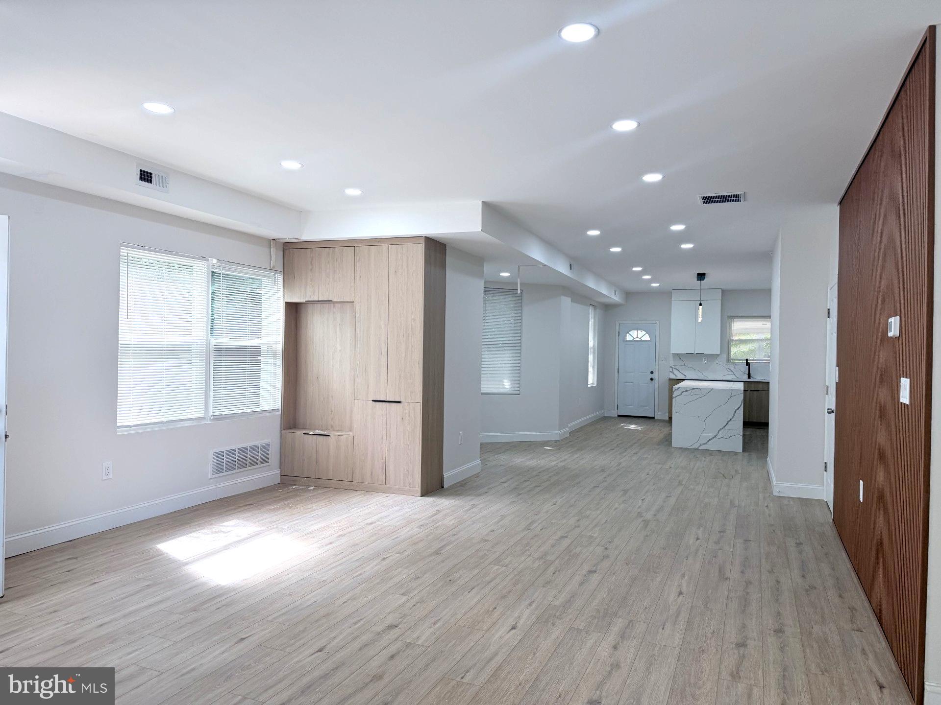 PHILADELPHIA (NORTHEAST) - Residential
