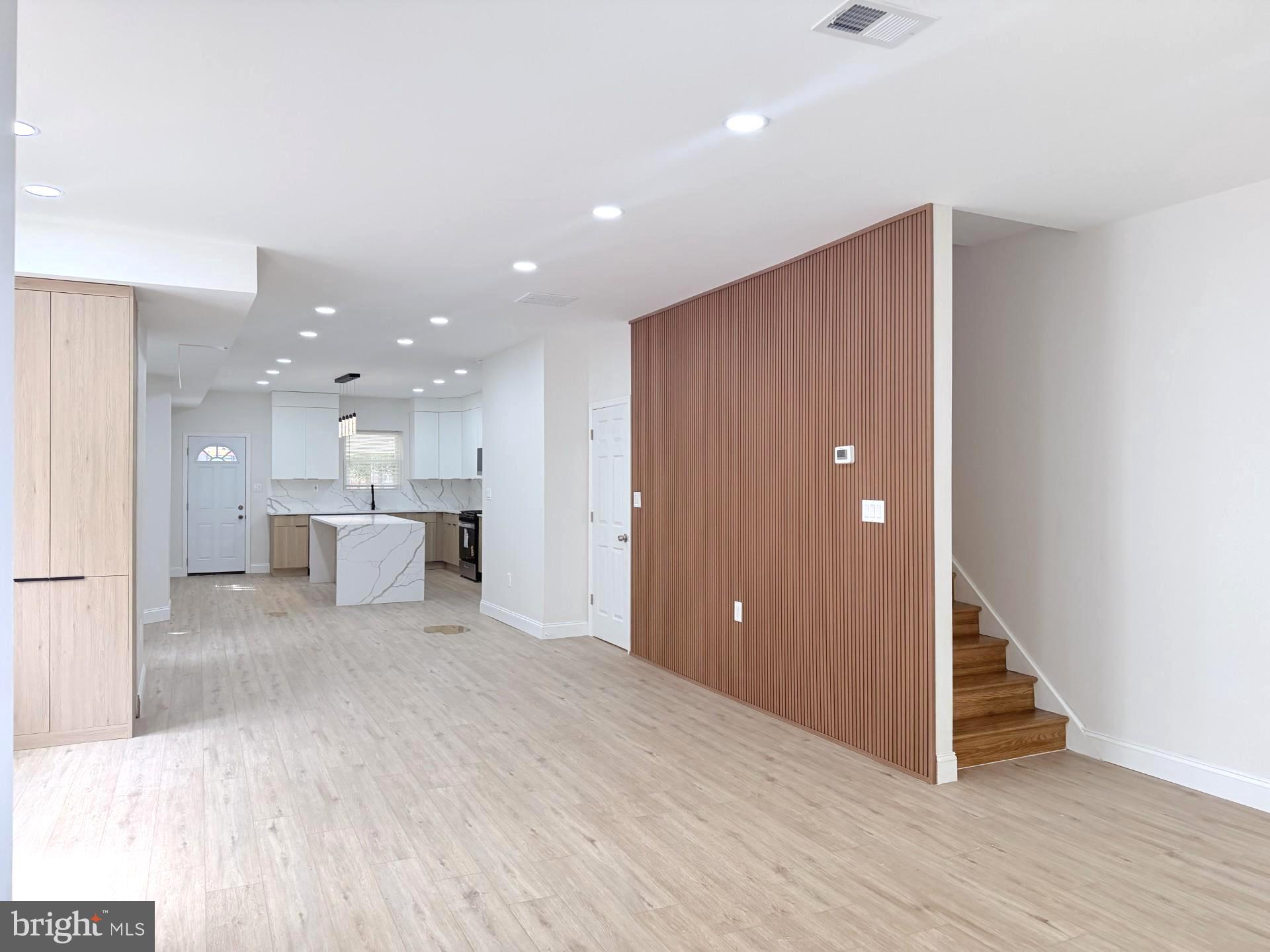 PHILADELPHIA (NORTHEAST) - Residential