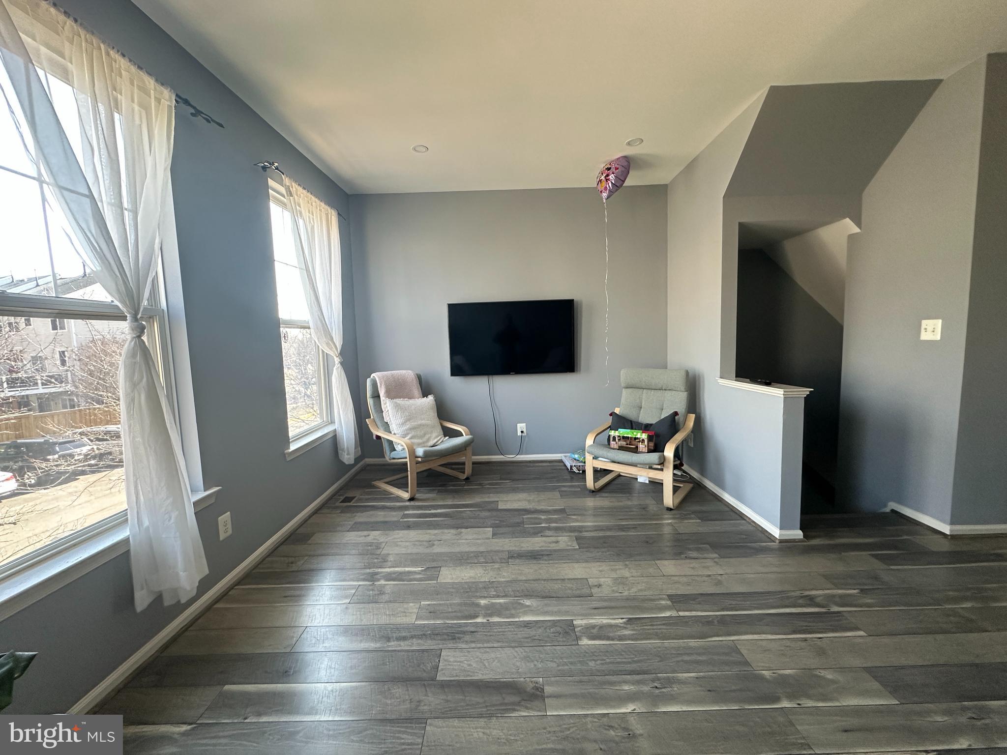SIGNATURE AT BROADLANDS - Residential Lease