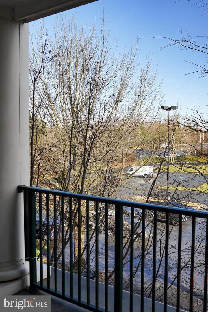 THE COLONNADE AT KENTLANDS - Residential Lease