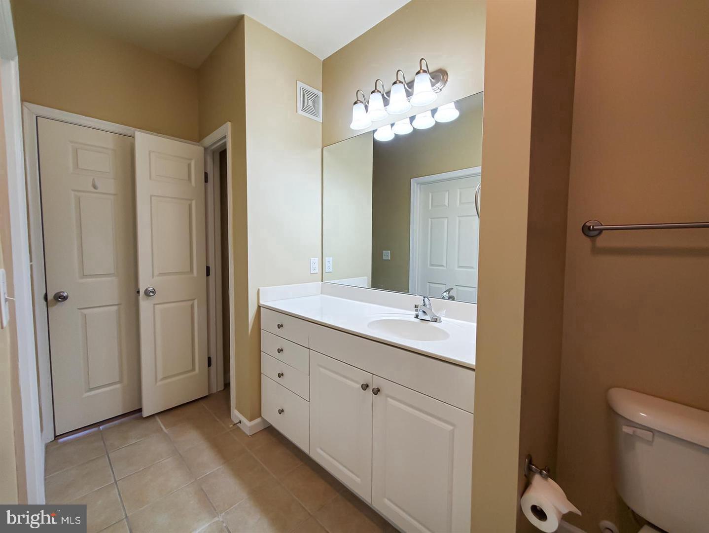 THE COLONNADE AT KENTLANDS - Residential Lease