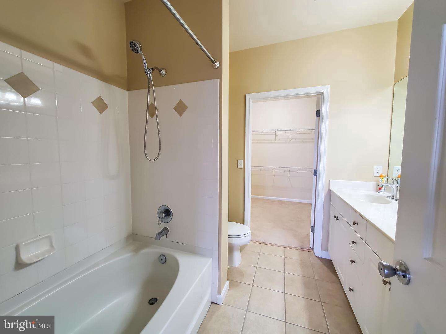 THE COLONNADE AT KENTLANDS - Residential Lease