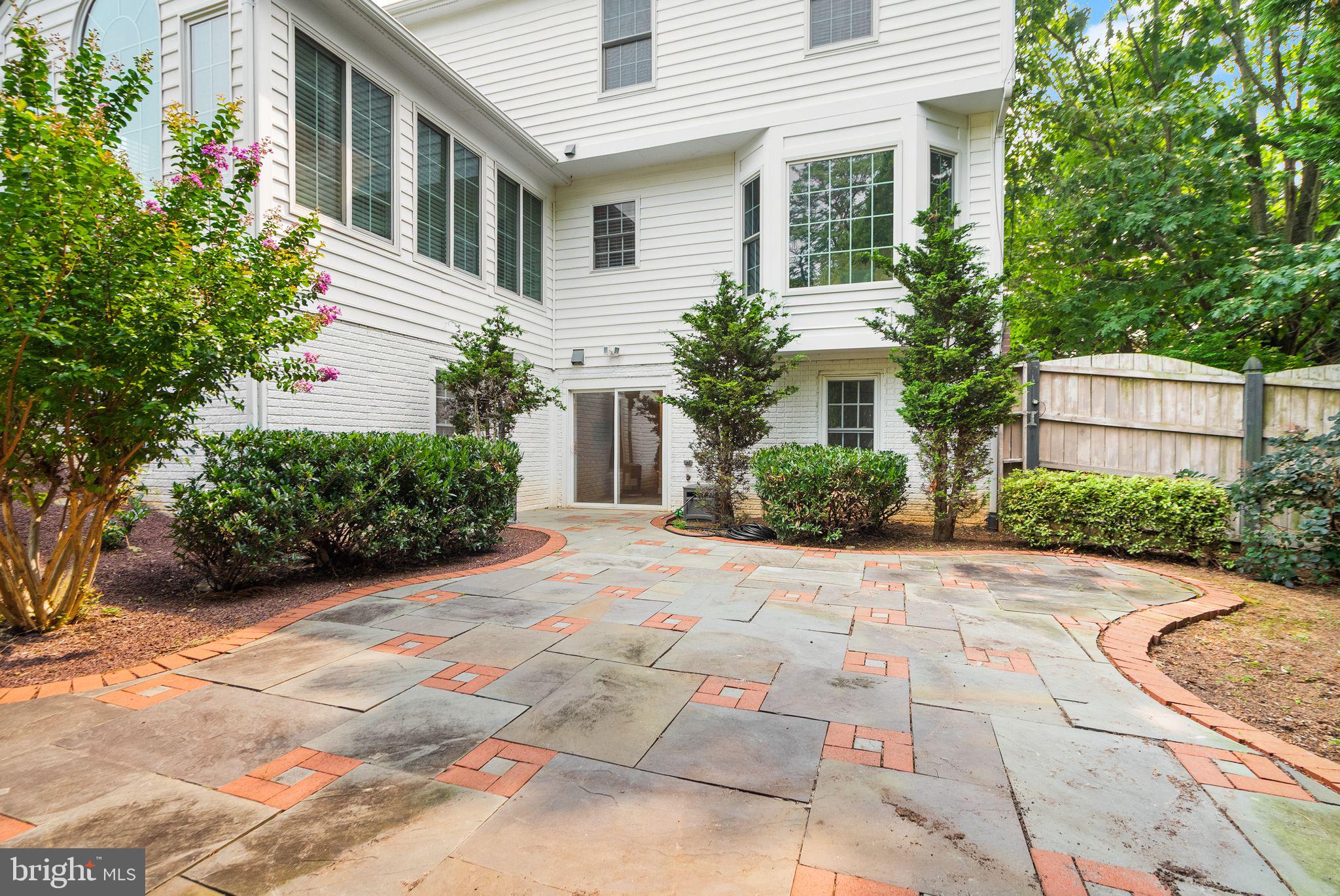 RIVERS EDGE - Residential