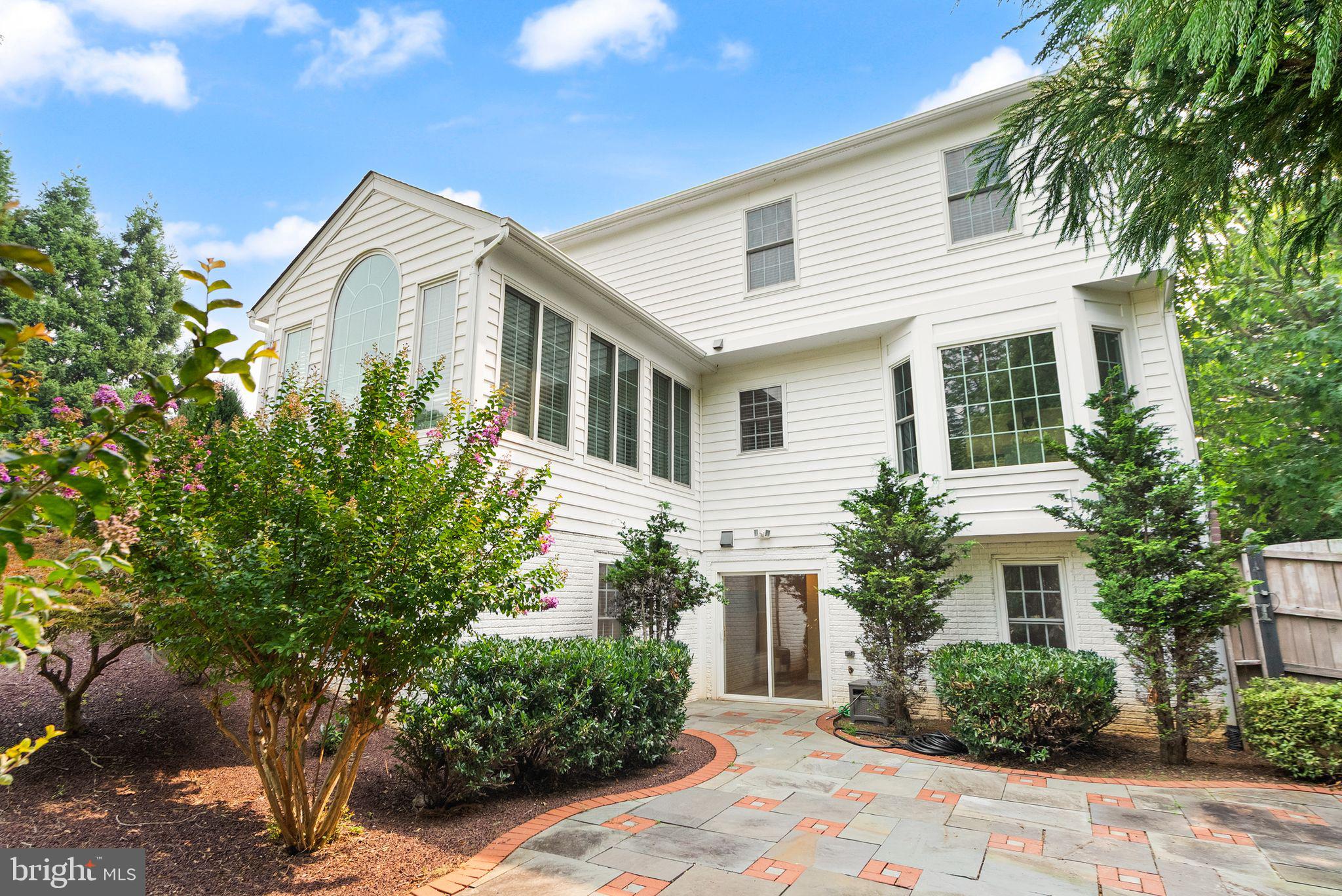 RIVERS EDGE - Residential