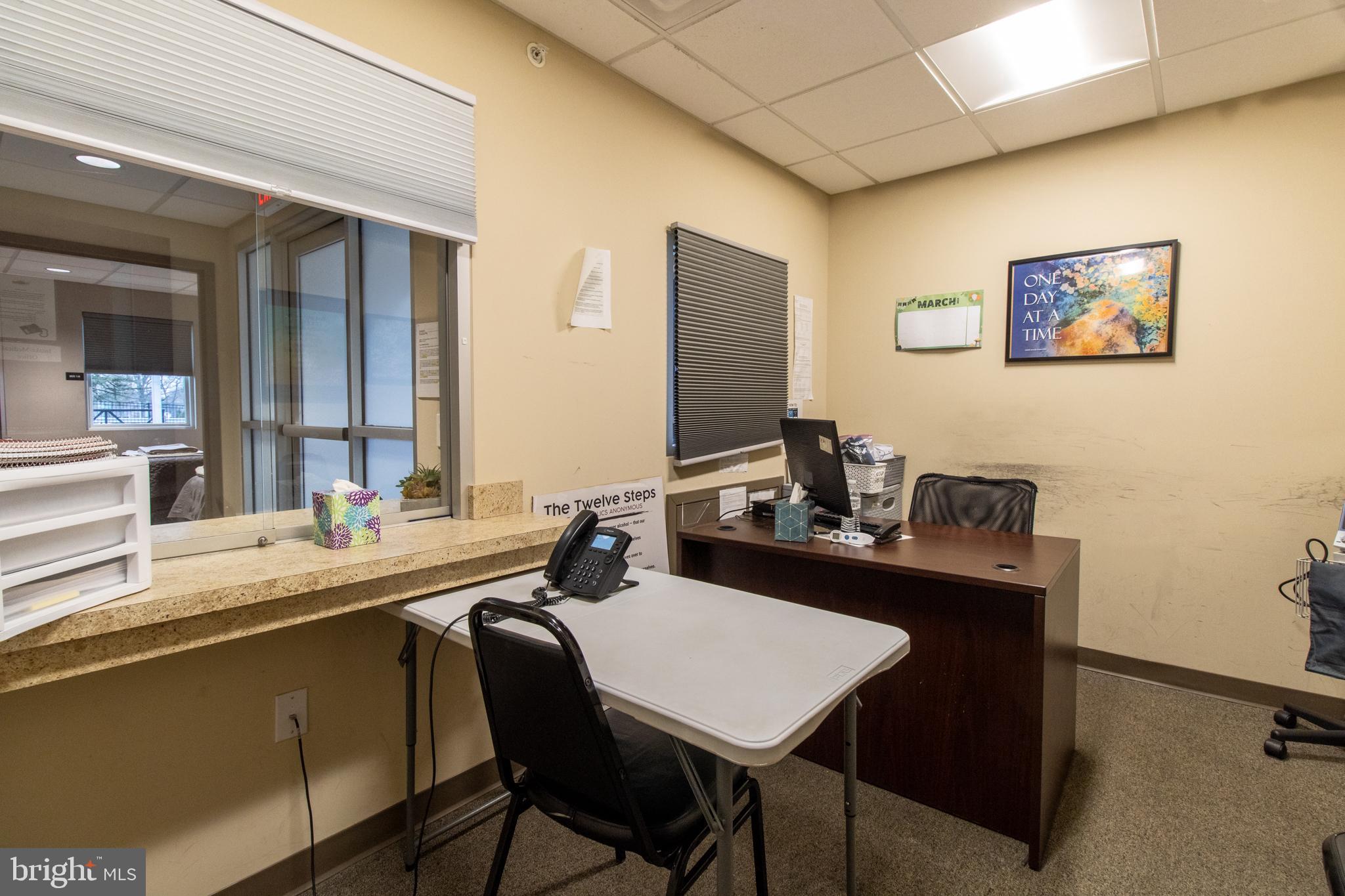 LEVITTOWN - Commercial Sale