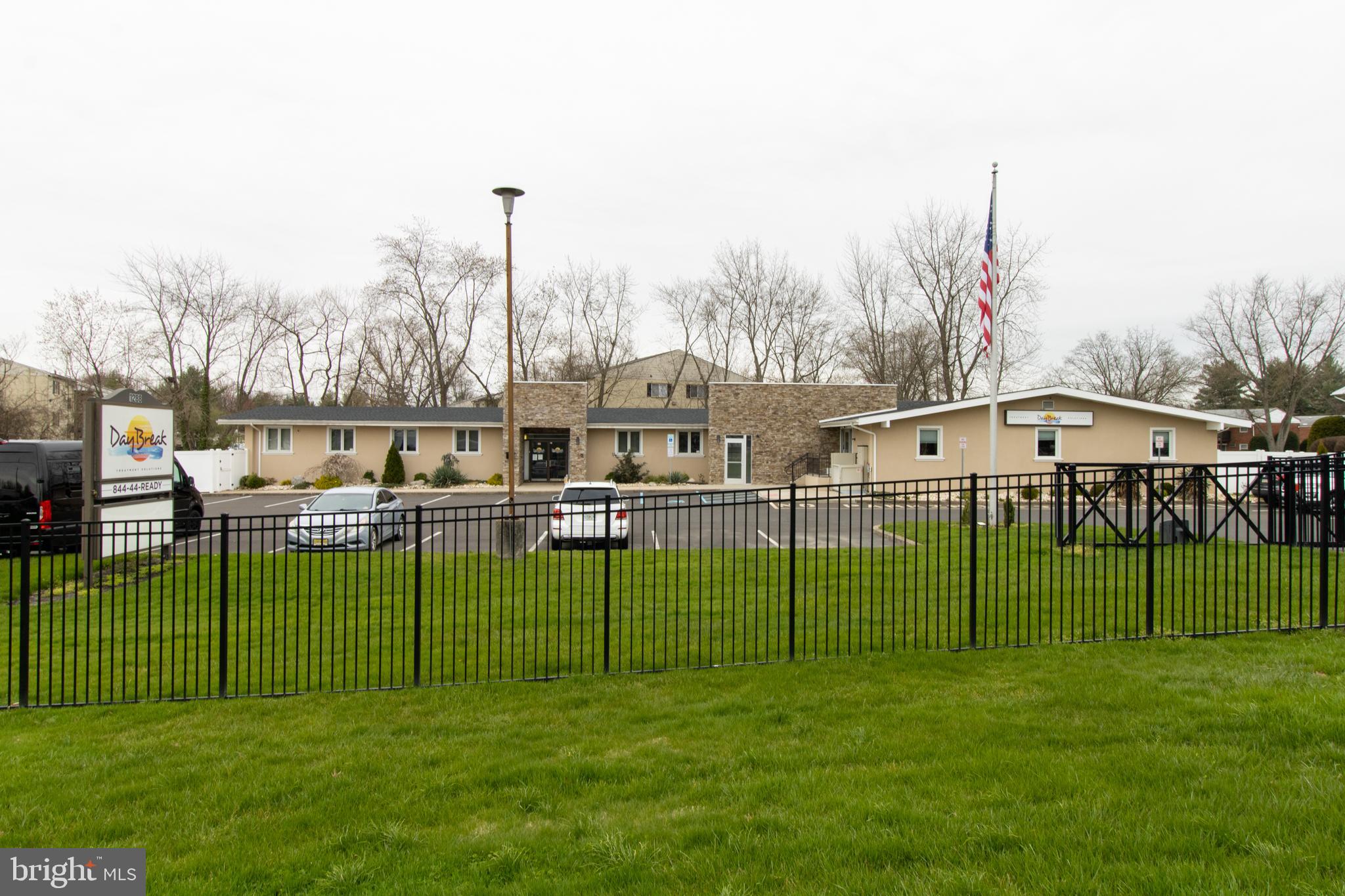LEVITTOWN - Commercial Sale