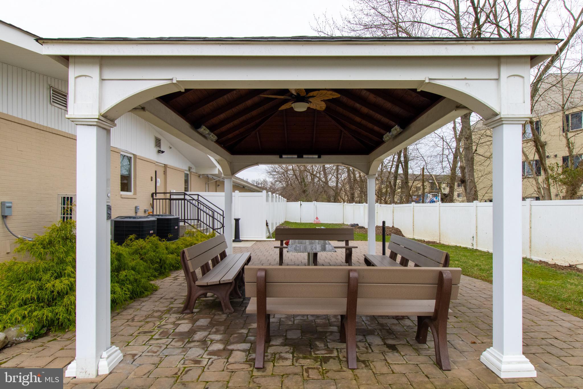 LEVITTOWN - Commercial Sale
