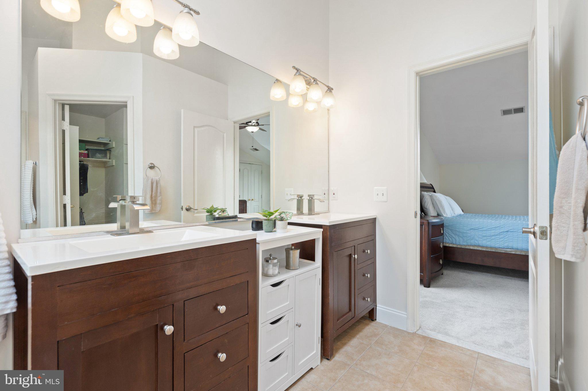 ASHBURN VILLAGE - Residential