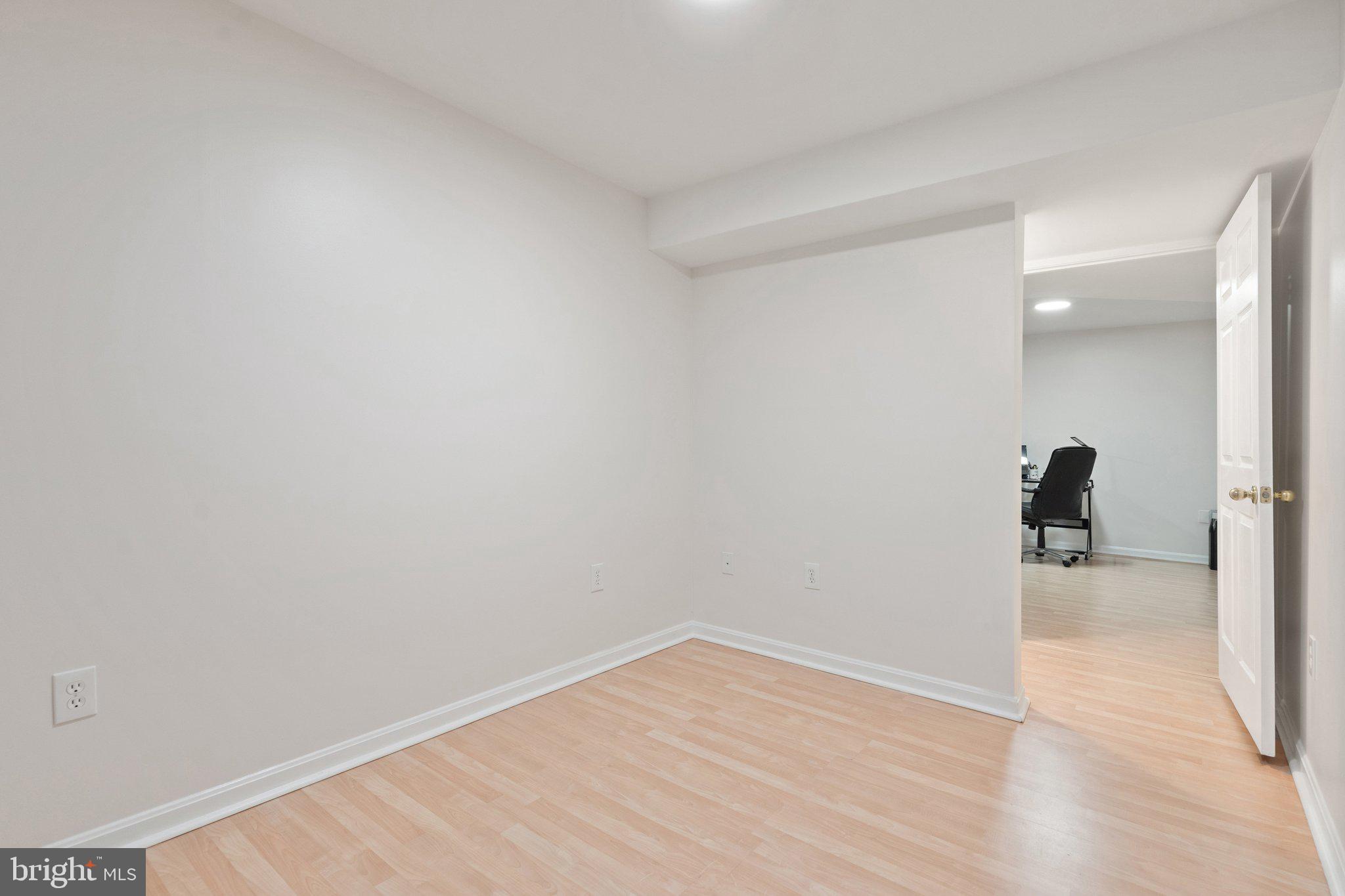 ASHBURN VILLAGE - Residential