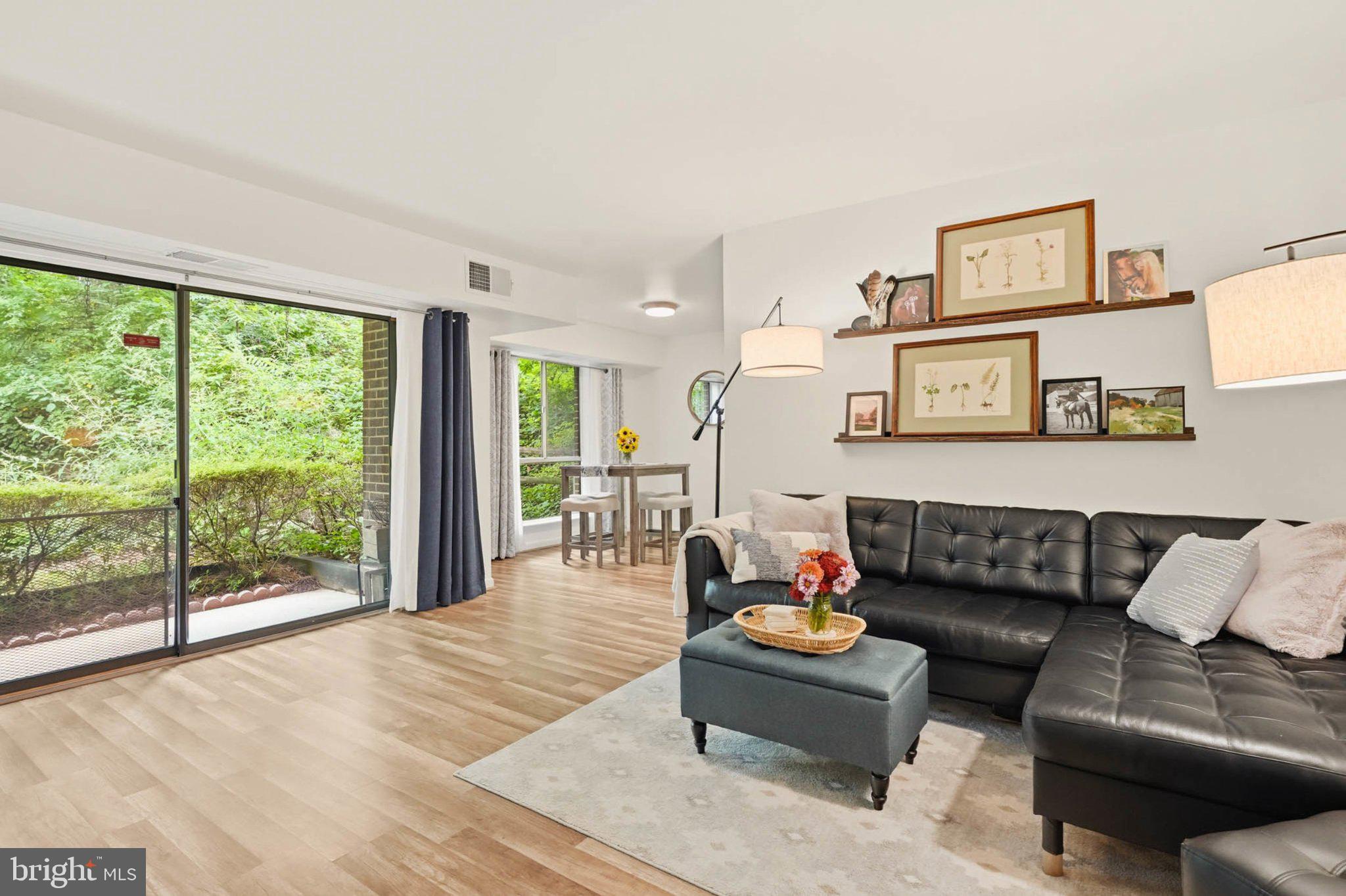 CAMELBACK VILLAGE - Residential
