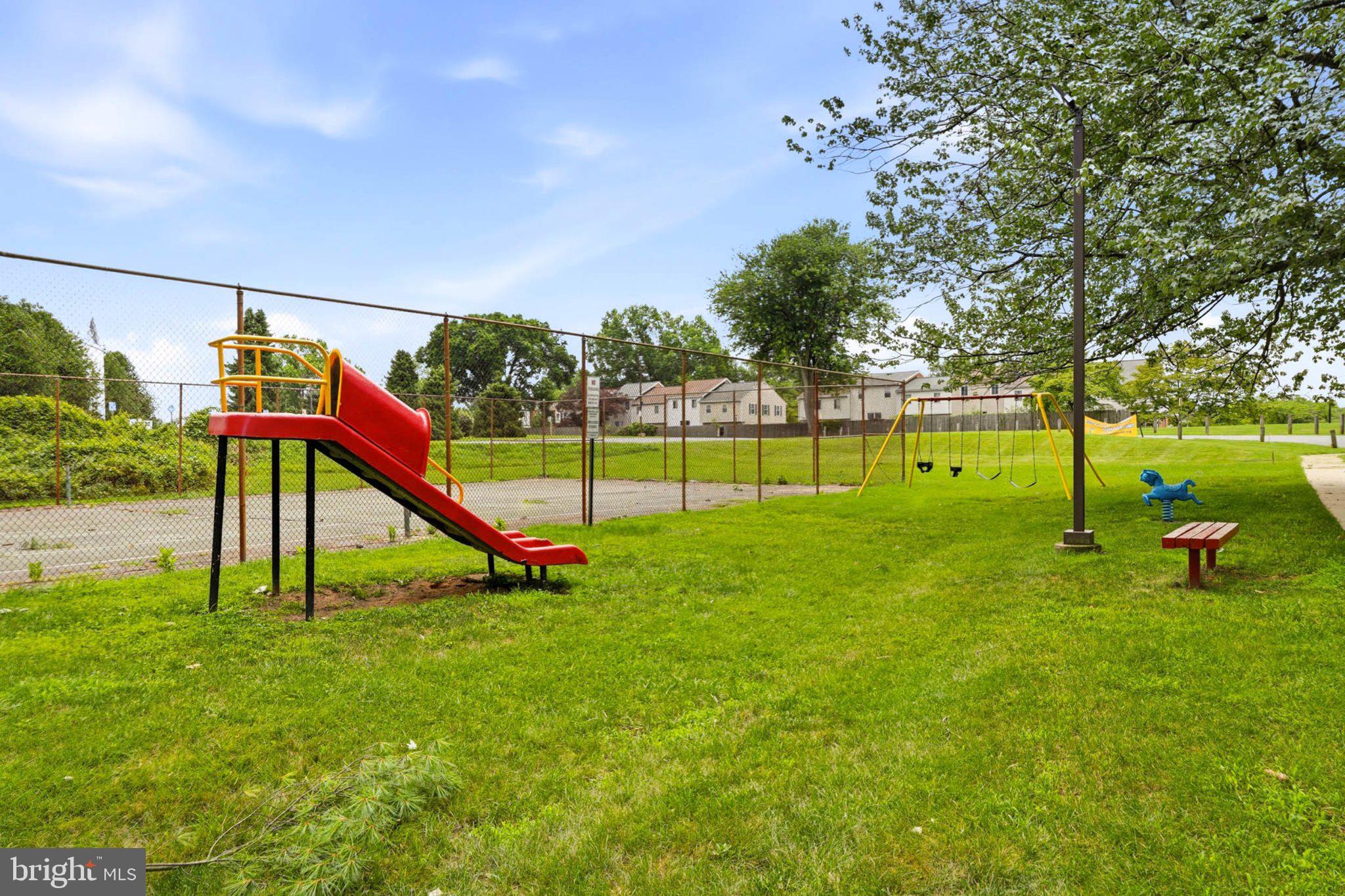 CAMELBACK VILLAGE - Residential