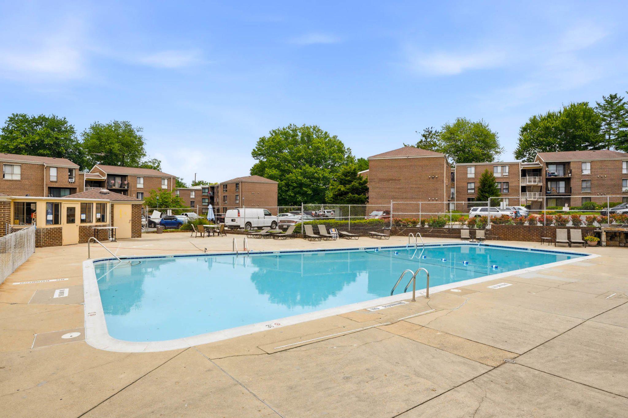 CAMELBACK VILLAGE - Residential