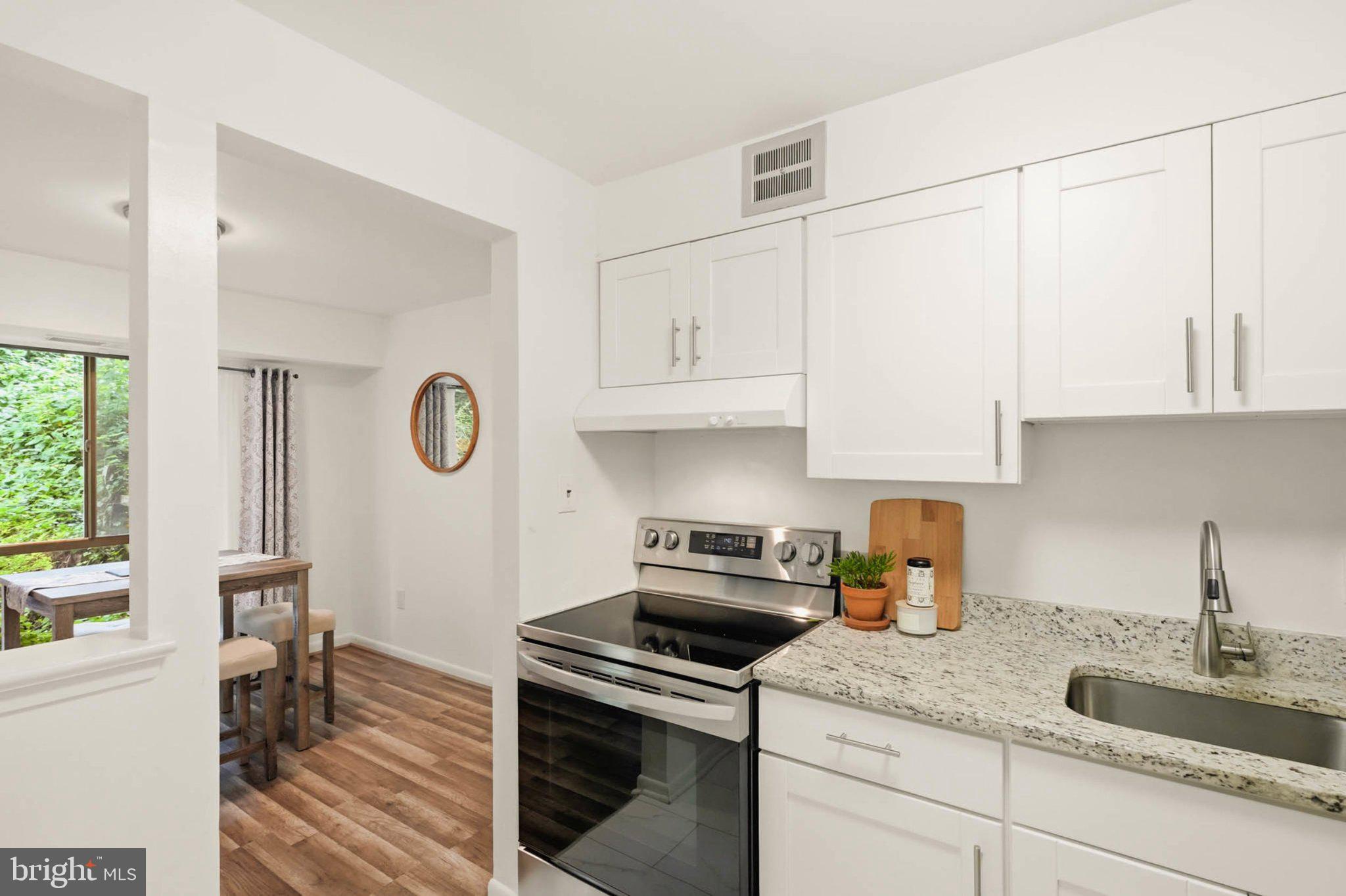 CAMELBACK VILLAGE - Residential