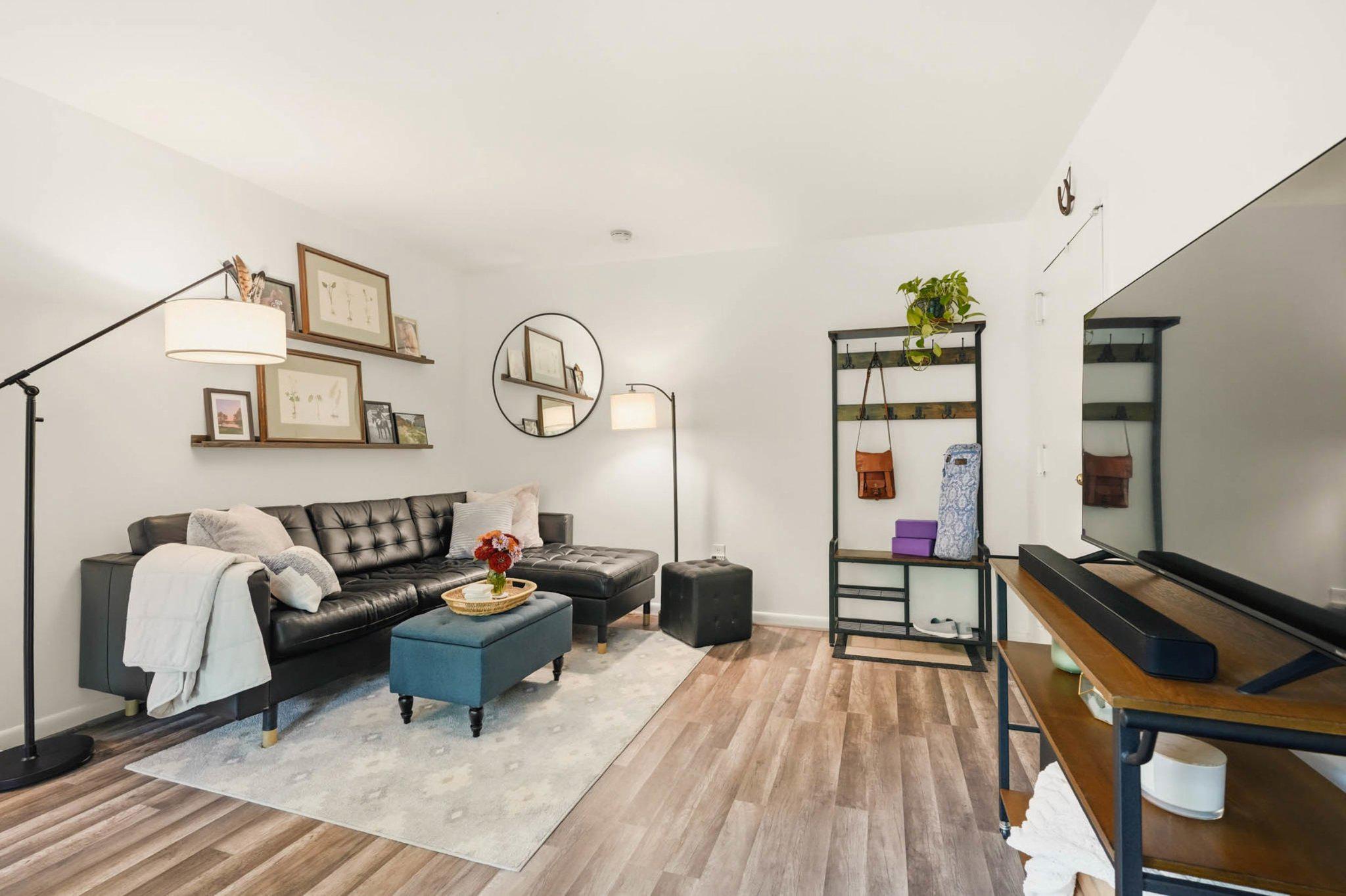 CAMELBACK VILLAGE - Residential