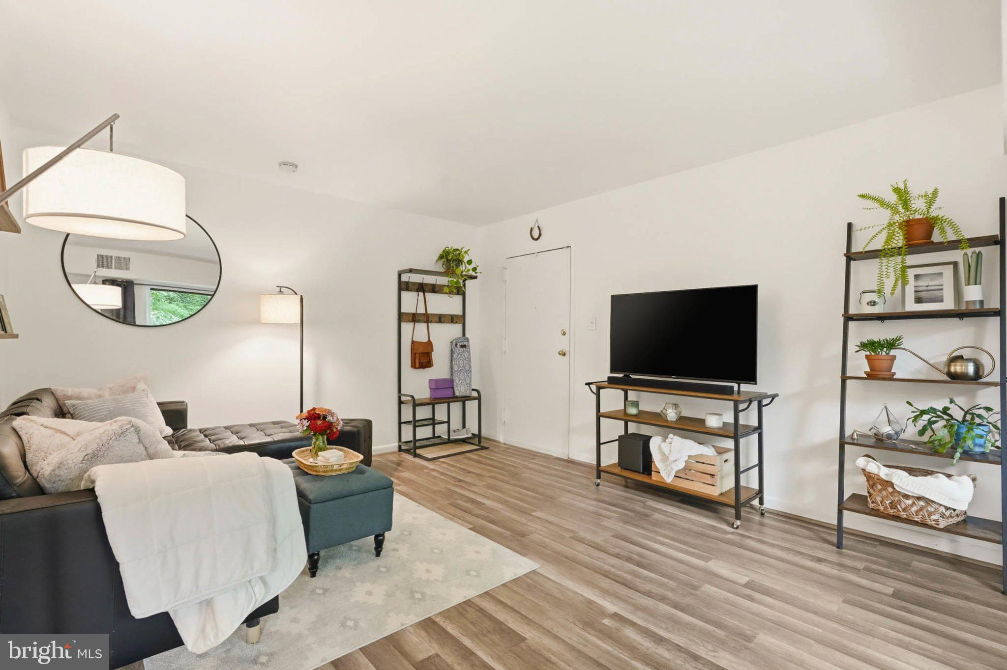 CAMELBACK VILLAGE - Residential