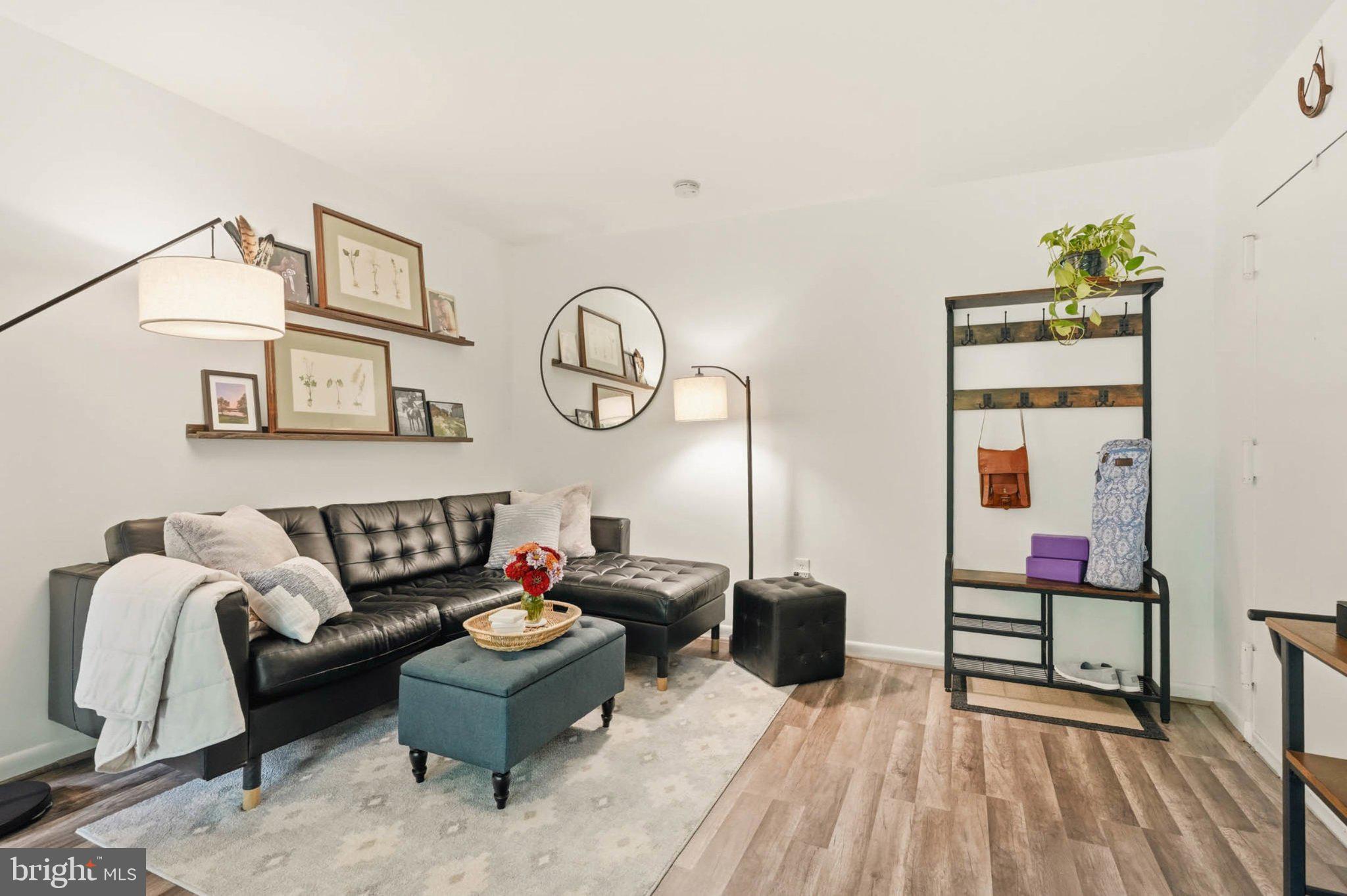 CAMELBACK VILLAGE - Residential