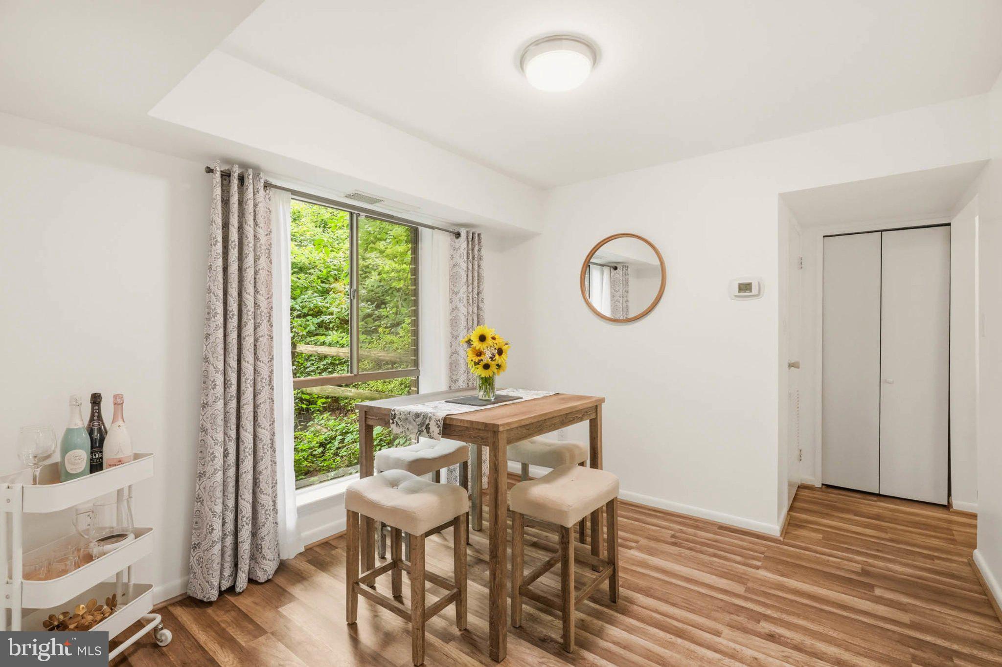 CAMELBACK VILLAGE - Residential