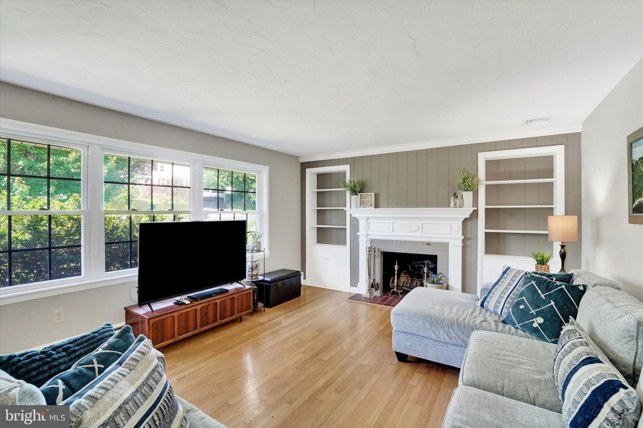 HOLLYWOOD HEIGHTS - Residential