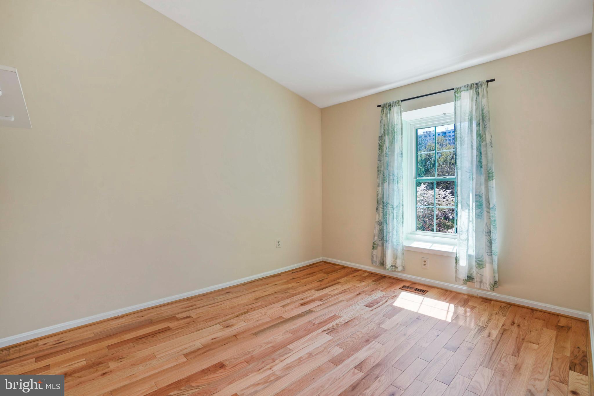 DUMONT OAKS - Residential Lease