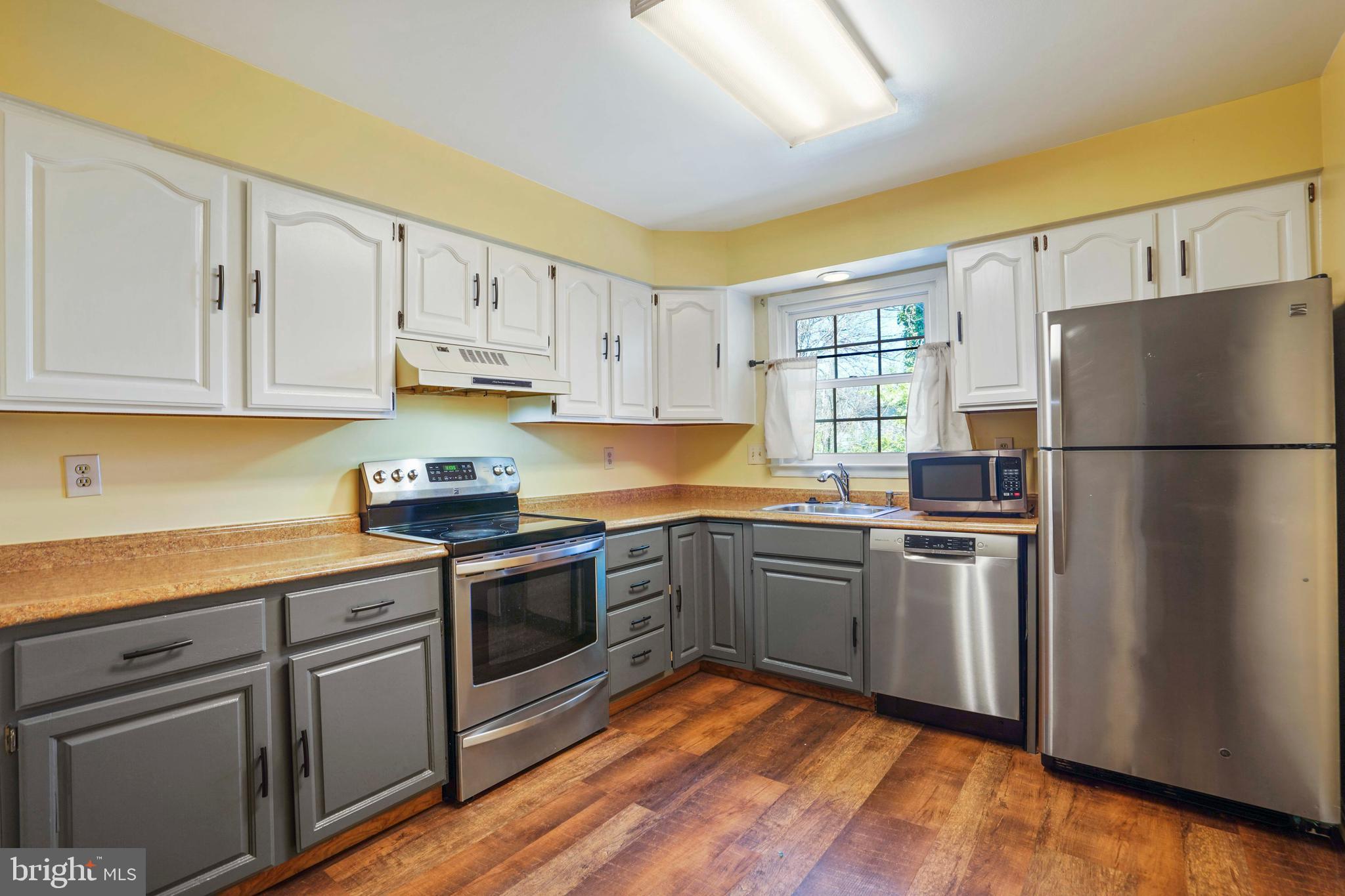 DUMONT OAKS - Residential Lease