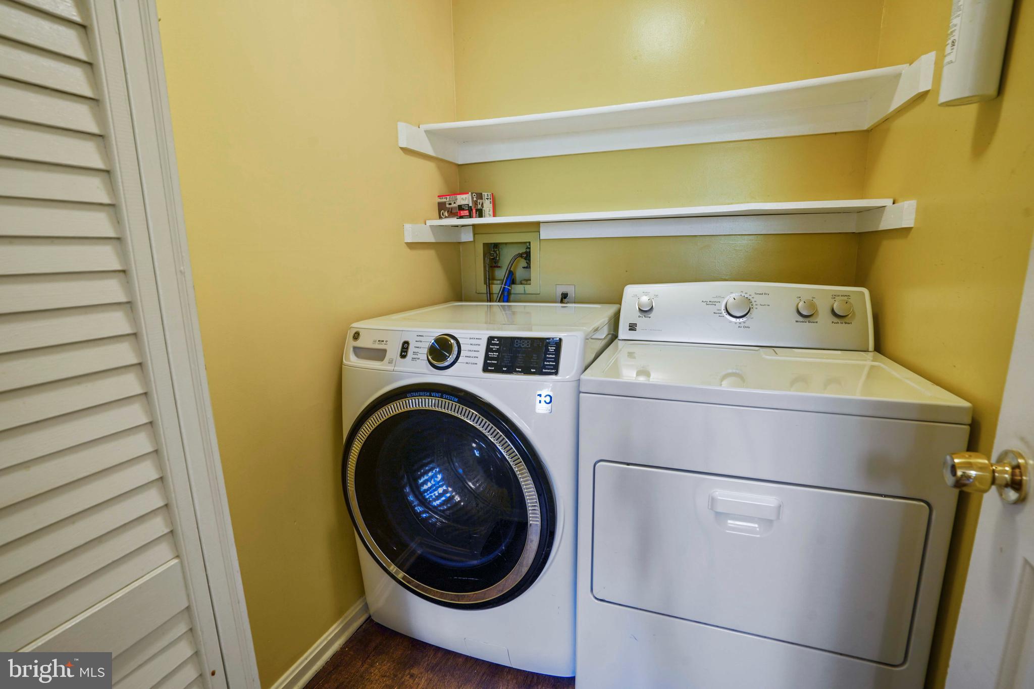 DUMONT OAKS - Residential Lease