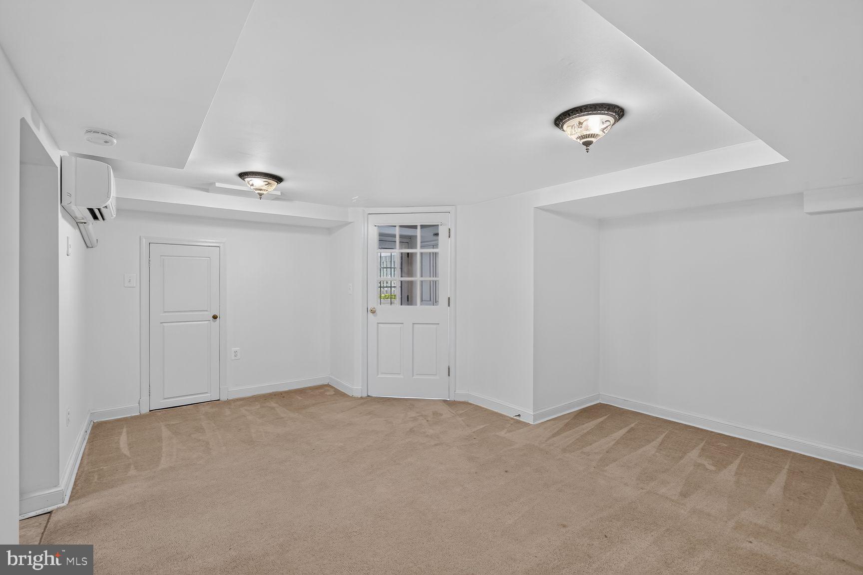 WOODSIDE - Residential
