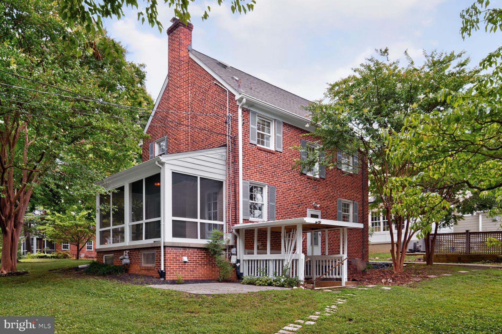 WOODSIDE - Residential