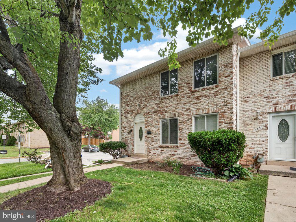 Beautifully maintained end-unit townhouse in the sought-after Hamlet North Condominium Association in Gaithersburg, MD! Offering approximately 1,800 square feet of combined living space, this spacious home is filled with beautiful natural light throughout. The upper level features 3 bedrooms and 2 full bathrooms, including a spacious primary suite. The main level offers a versatile room that can be used as a bedroom, den, home office, or even transformed into a charming breakfast nook, along with a convenient half bathroom. The finished basement provides additional flexible living space and includes its own full bathroom, making it perfect for your particular needs. Enjoy outdoor entertaining on the spacious fenced in backyard. As an end unit, the home offers added privacy and  windows that beautifully brighten the interior. Additional highlights include a newer roof that is less than two years old. The condo association fee covers the roof, fence, and potentially other exterior maintenance for added peace of mind. Don’t miss this wonderful opportunity to own a spacious and versatile home in a convenient Gaithersburg location