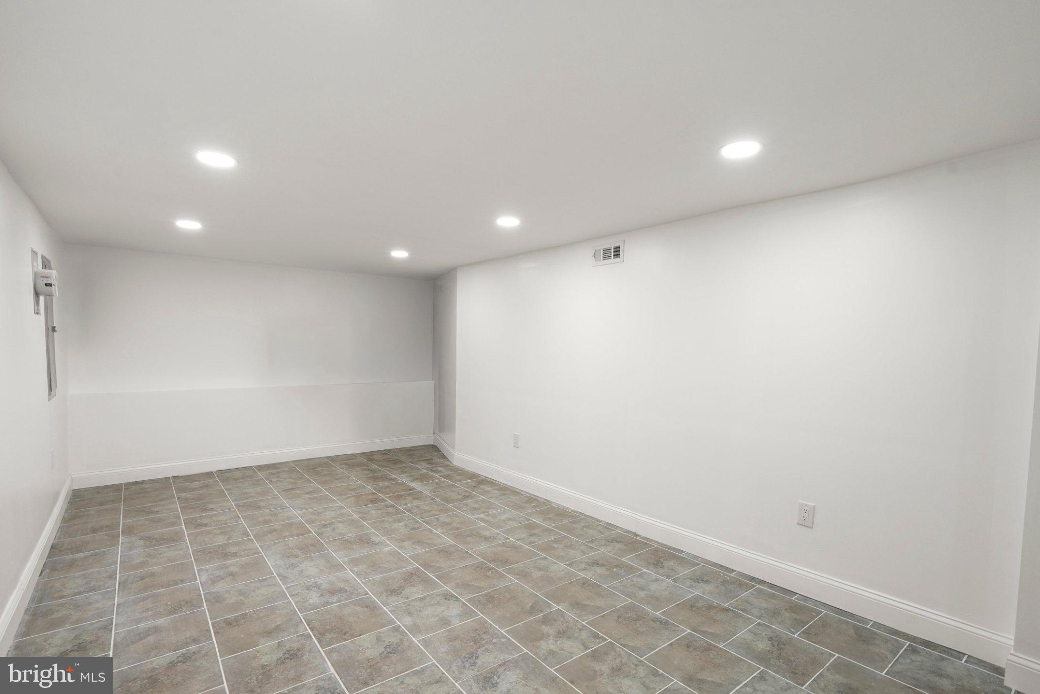 OVERBROOK - Commercial Sale