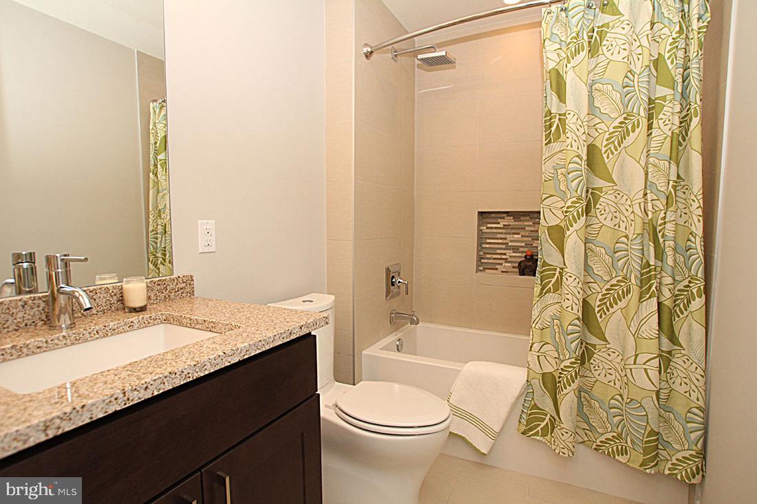 UNIVERSITY CITY - Residential Lease