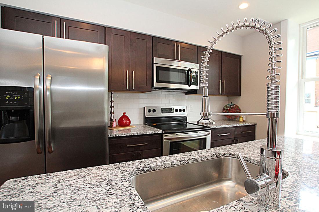 UNIVERSITY CITY - Residential Lease