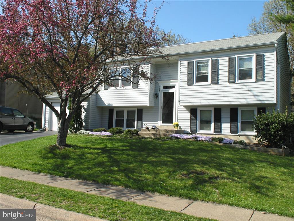 Sunny, spacious home in Herndon with family friendly deck and yard. Fantastic sun room with eight large windows overlooking the back yard is a great place to enjoy the day. The home has been well maintained and has nice plantings/shrubs. New carpet and floor throughout much of home.  Herndon is minutes from metro, Sterling and Reston. Herndon has a historic downtown area with good restaurants. Nearby shopping includes Reston Town Center, Home Depot, and grocery stores. Neighborhood pool available with membership. No smoking or pets. Credit check--excellent credit required.