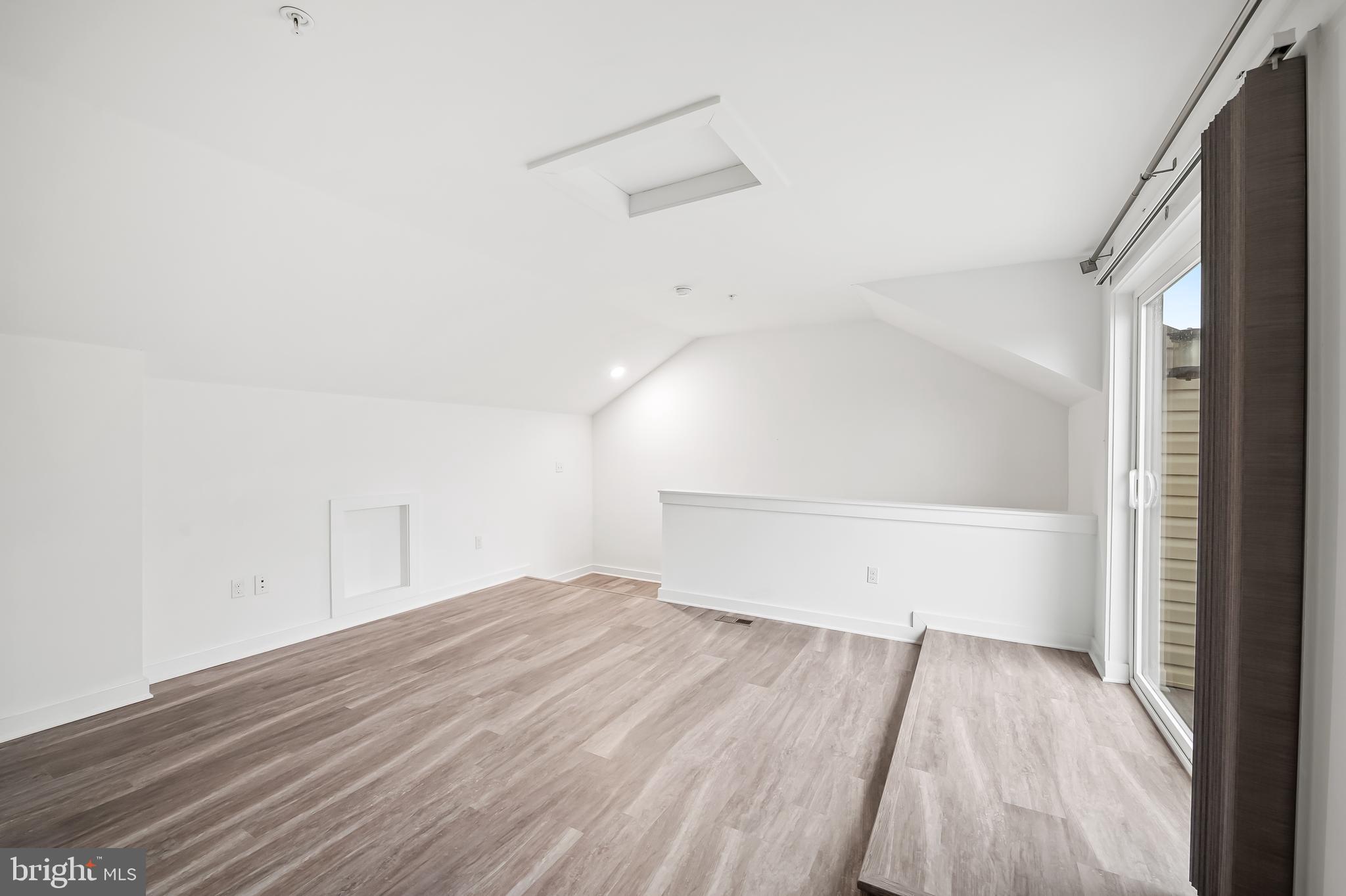 MEDFIELD - Residential