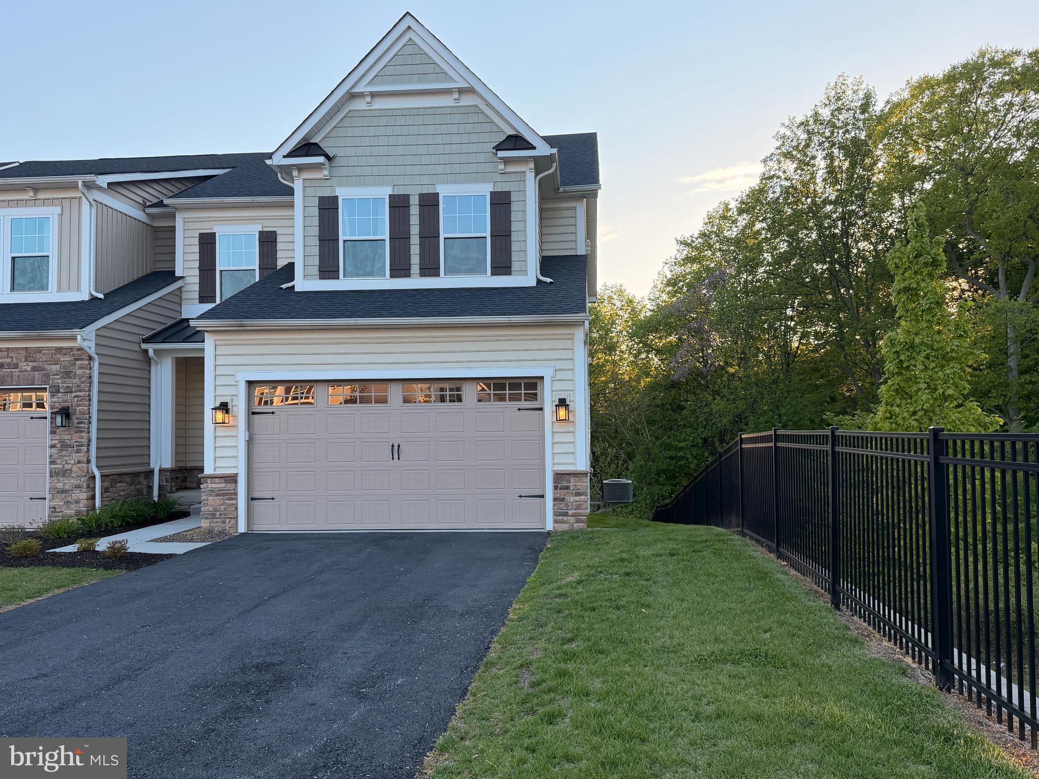 PONDS EDGE - Residential