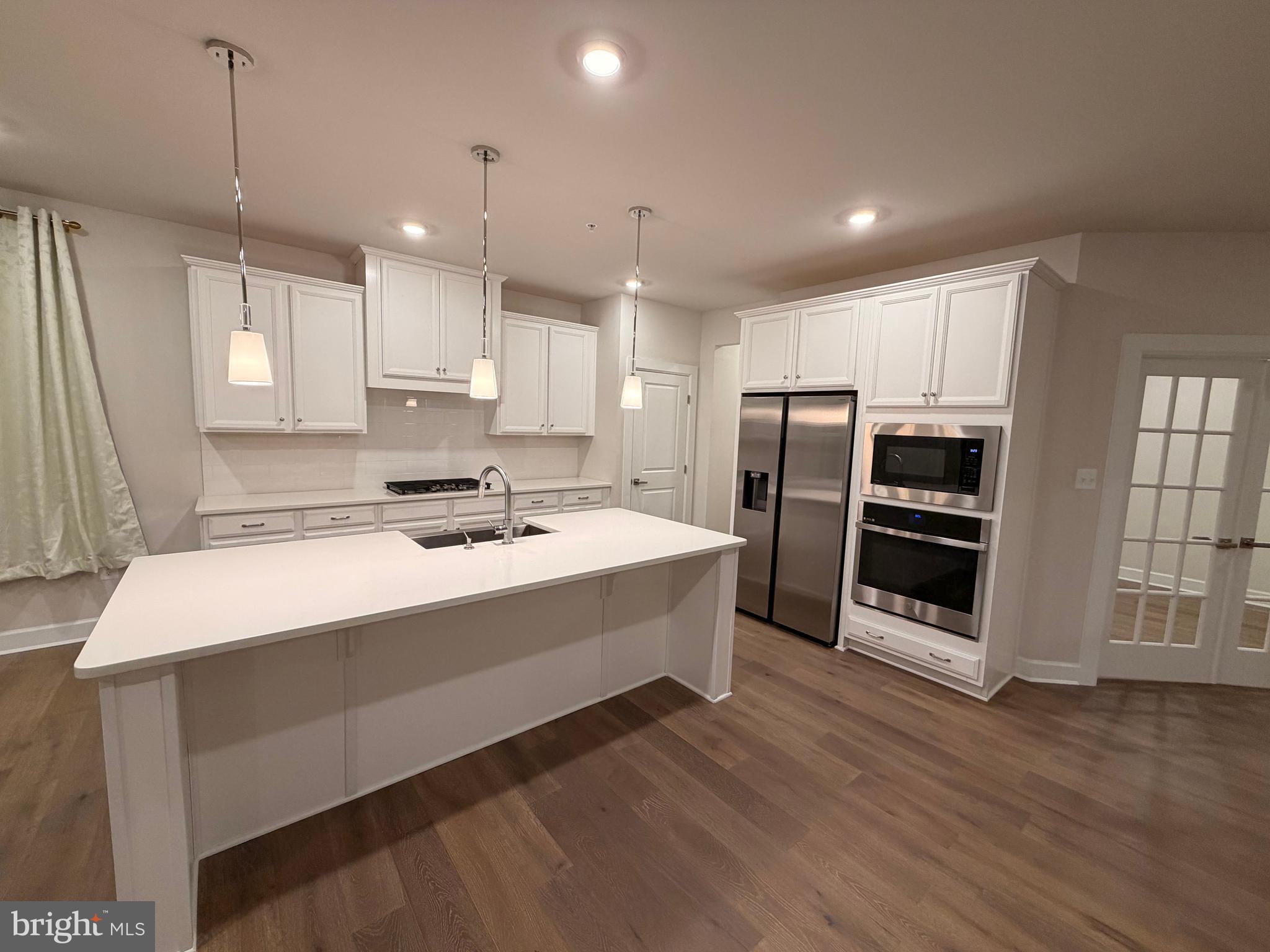 PONDS EDGE - Residential