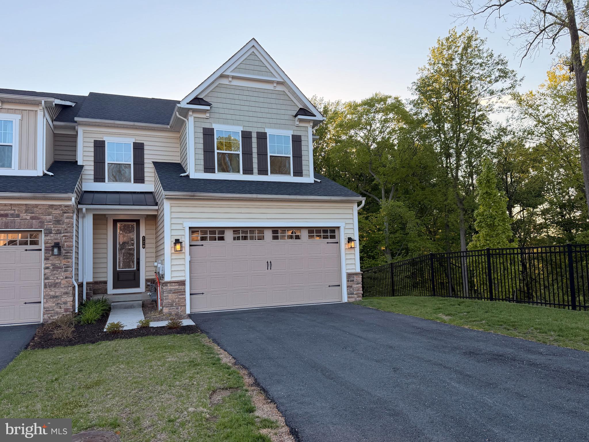 PONDS EDGE - Residential