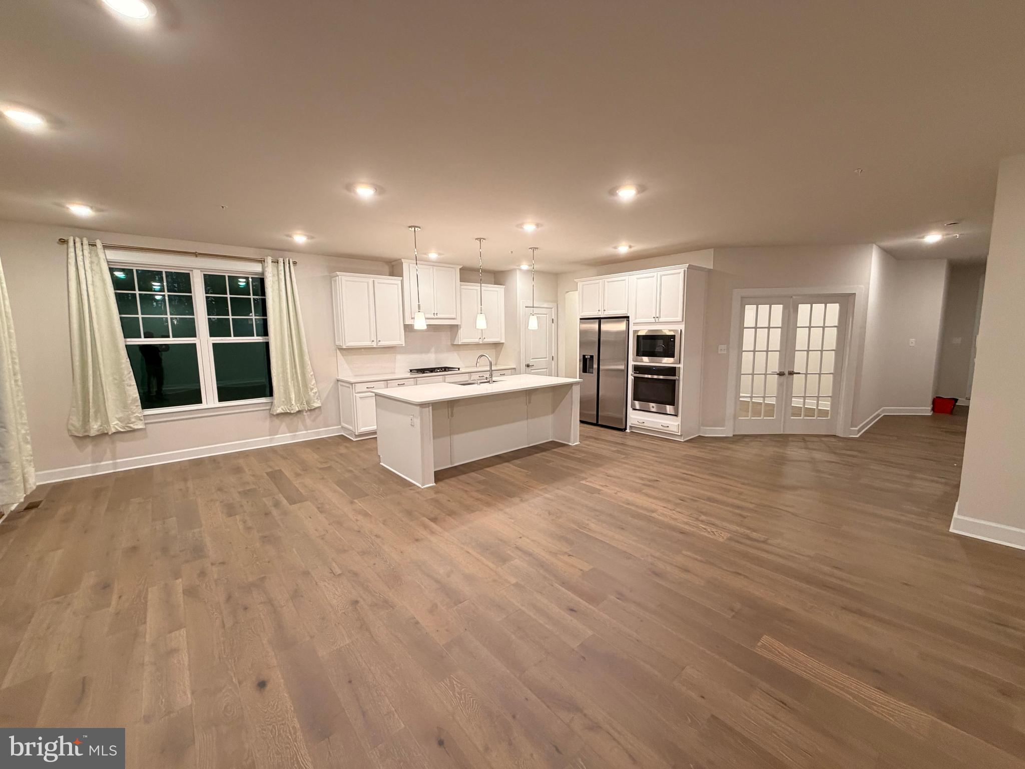 PONDS EDGE - Residential