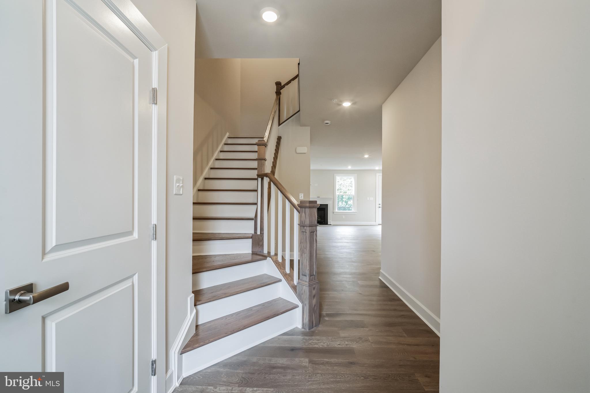 PONDS EDGE - Residential