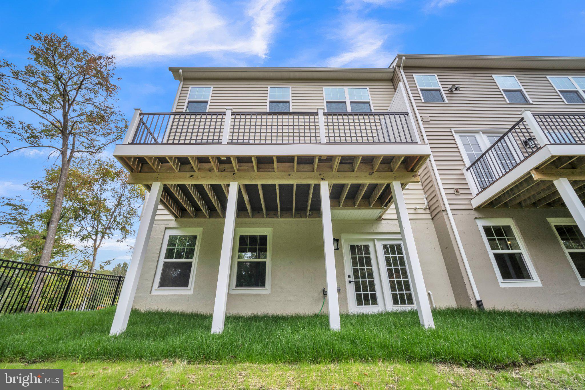 PONDS EDGE - Residential
