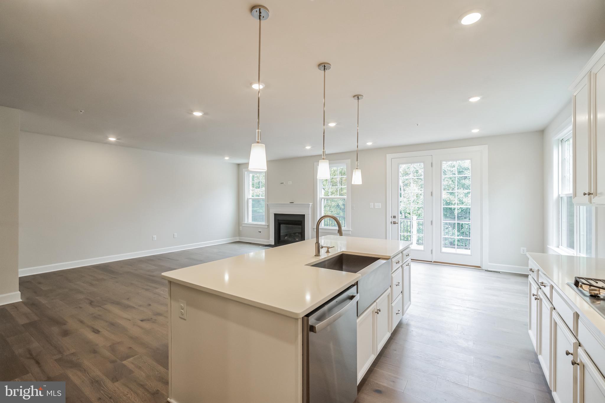 PONDS EDGE - Residential