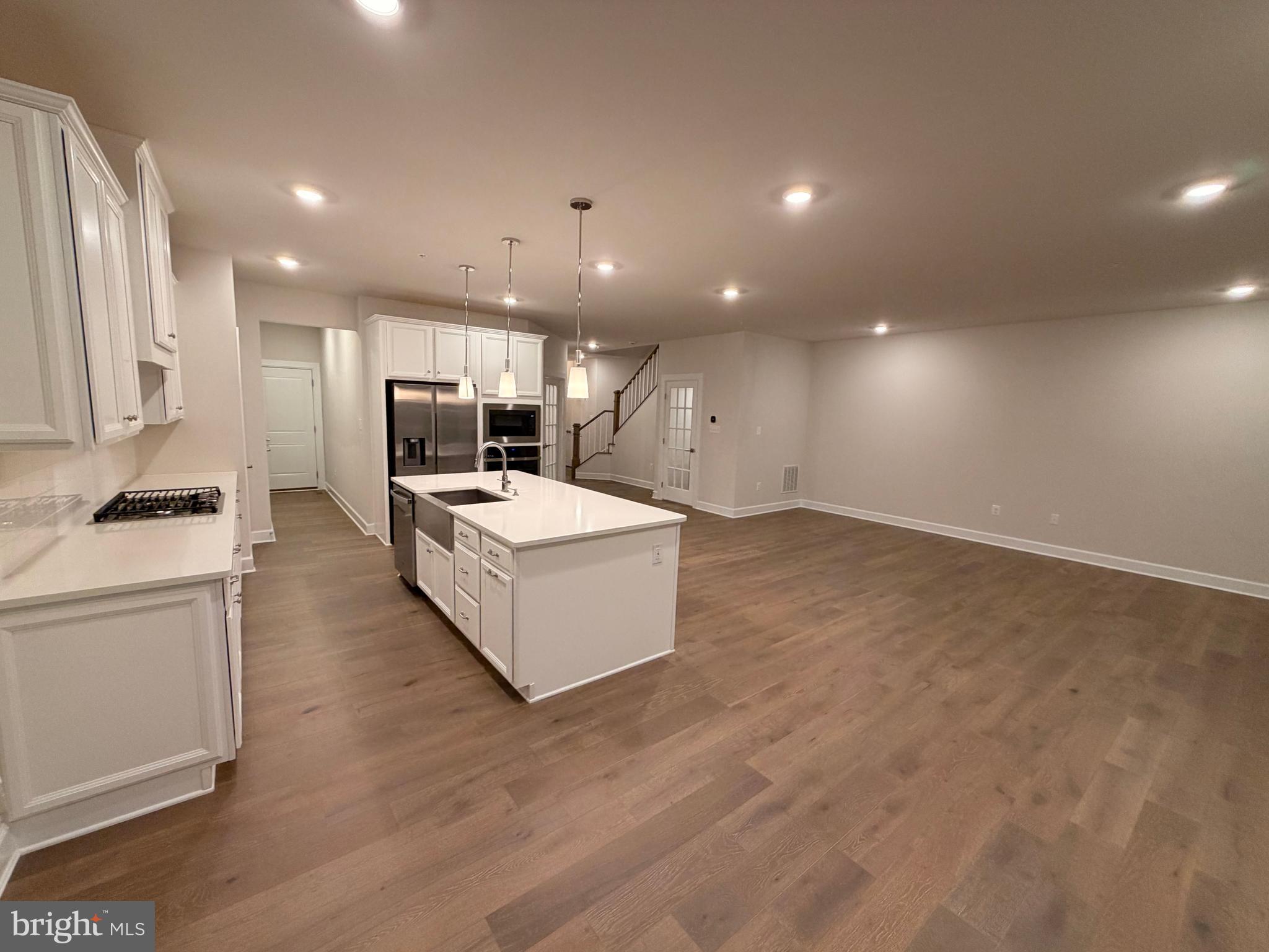 PONDS EDGE - Residential
