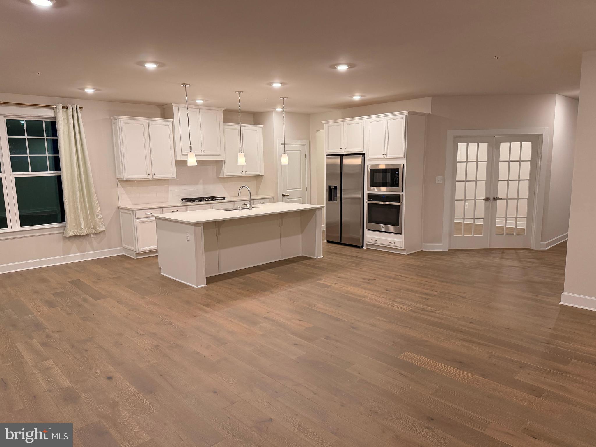 PONDS EDGE - Residential