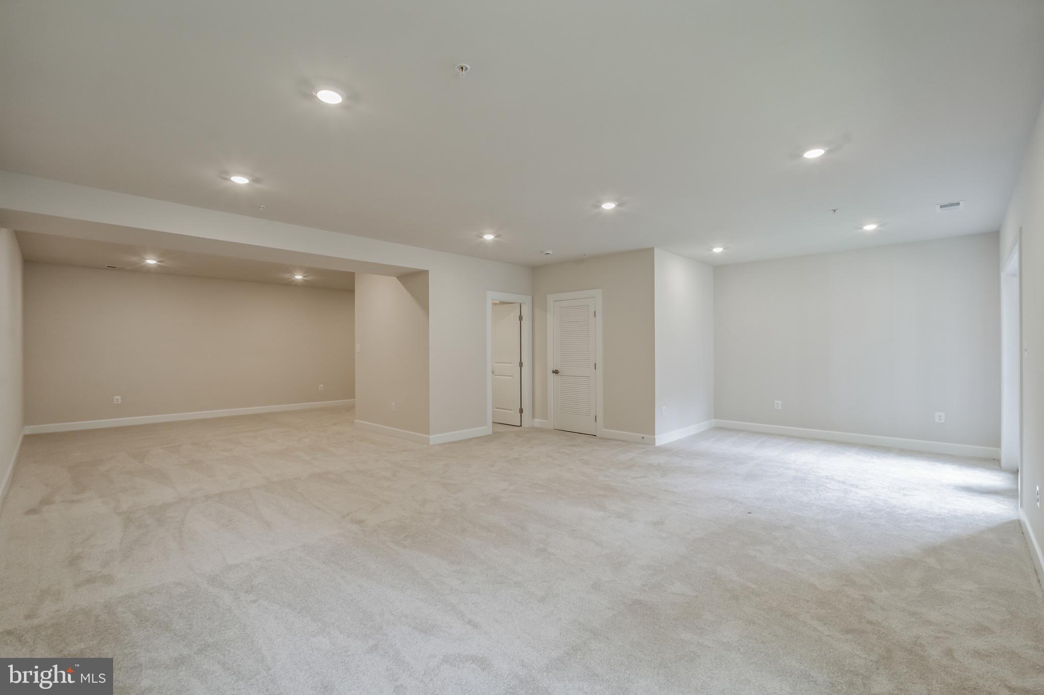 PONDS EDGE - Residential