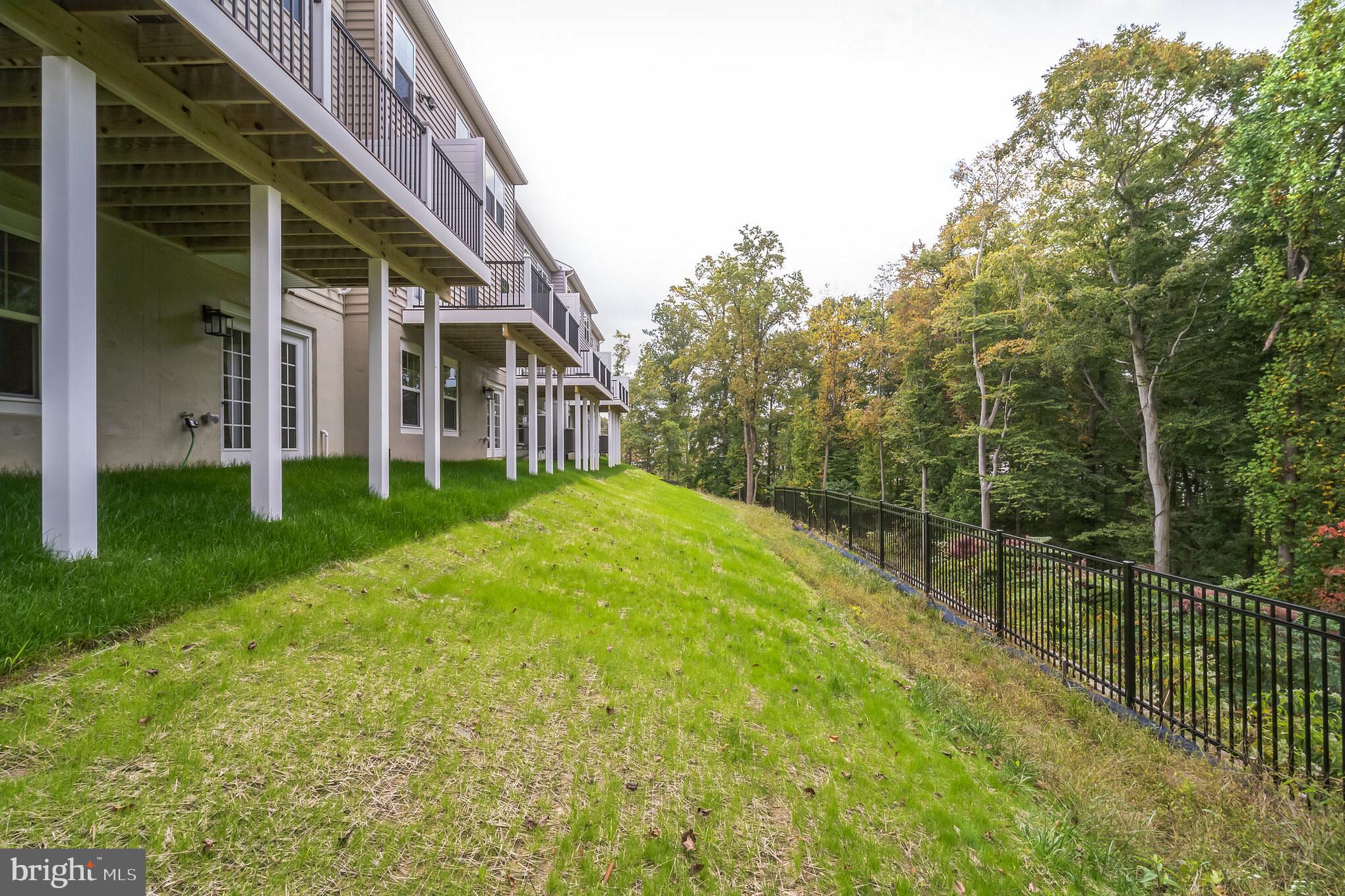 PONDS EDGE - Residential
