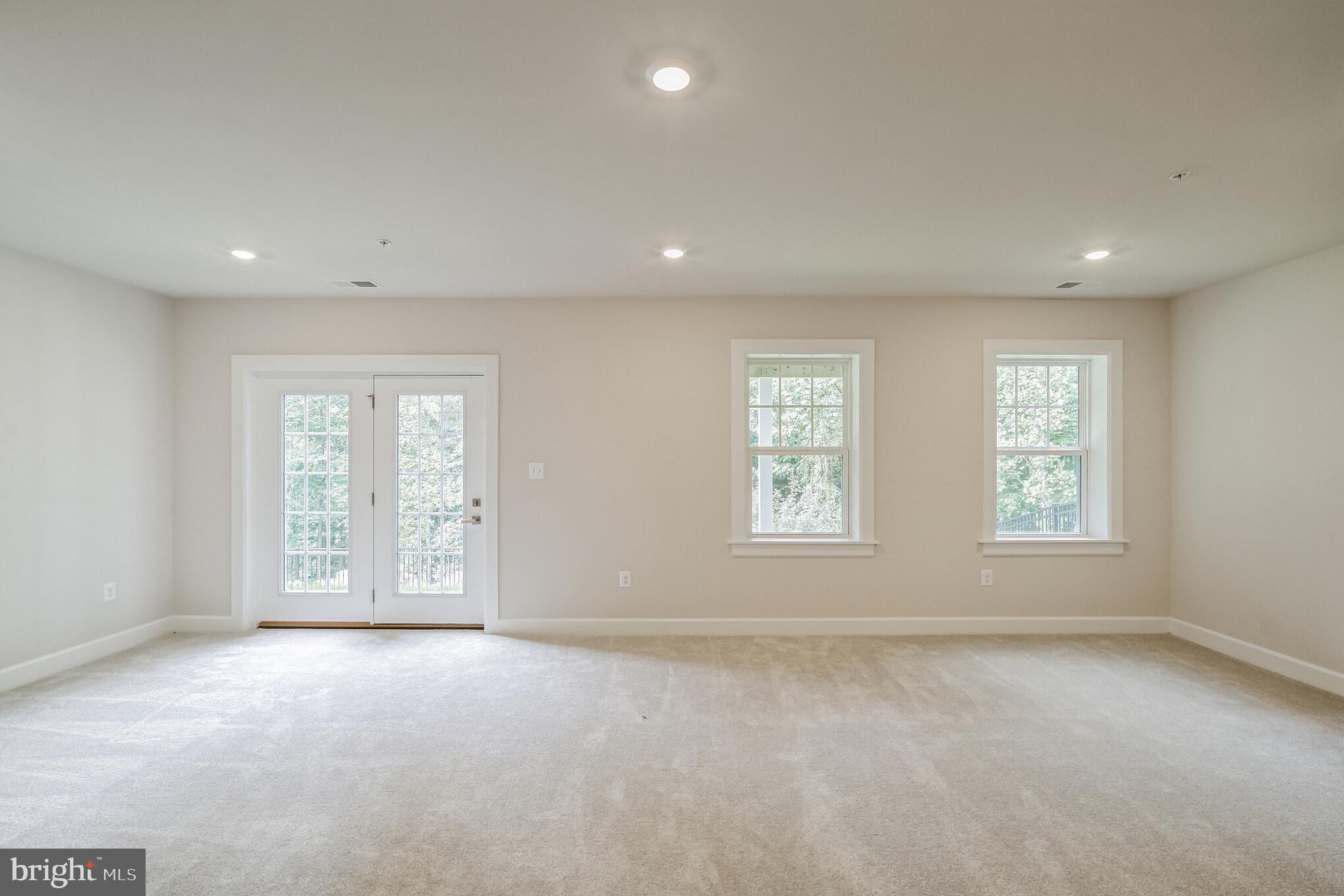 PONDS EDGE - Residential