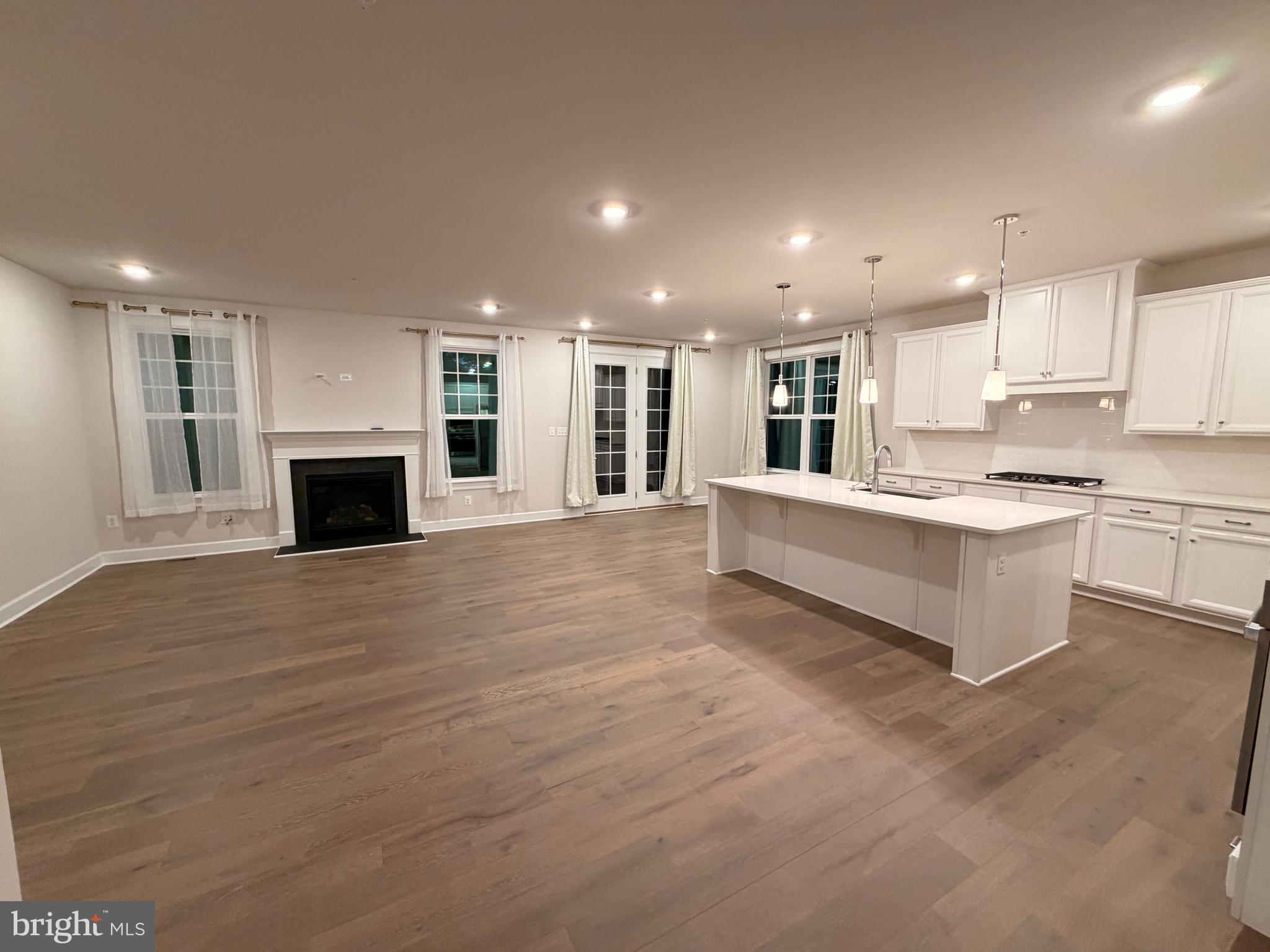 PONDS EDGE - Residential