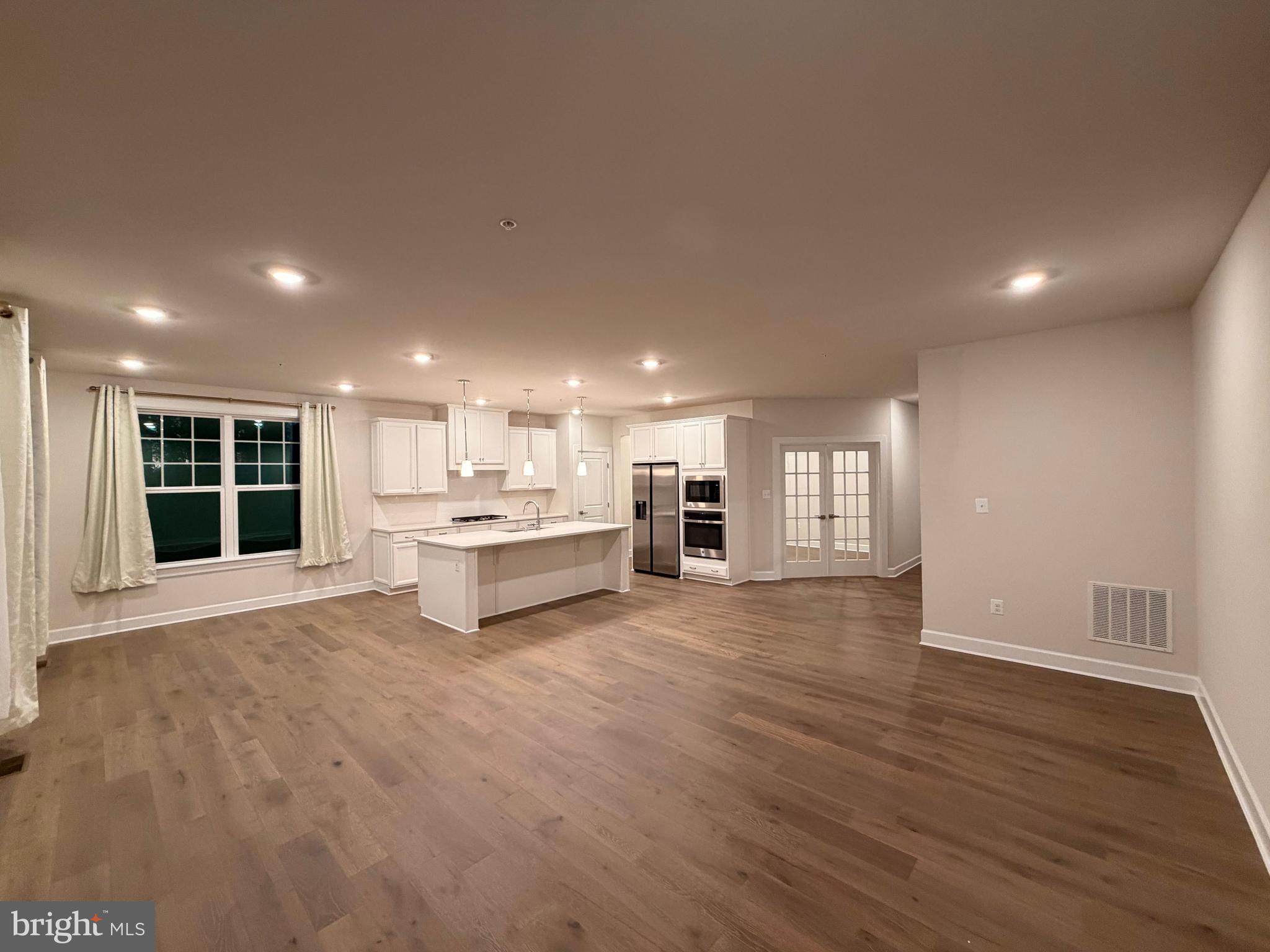 PONDS EDGE - Residential