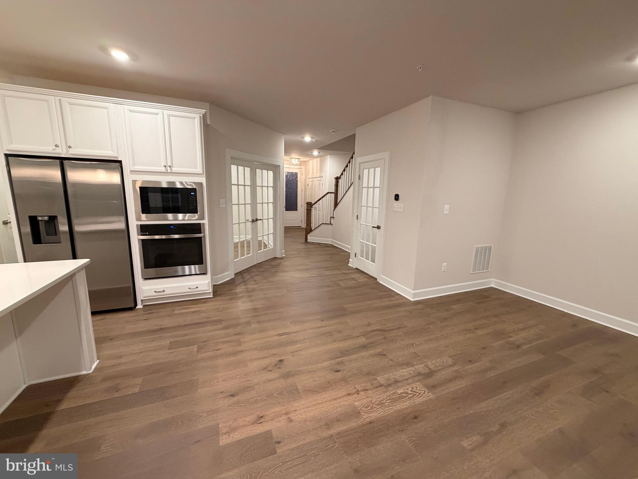 PONDS EDGE - Residential